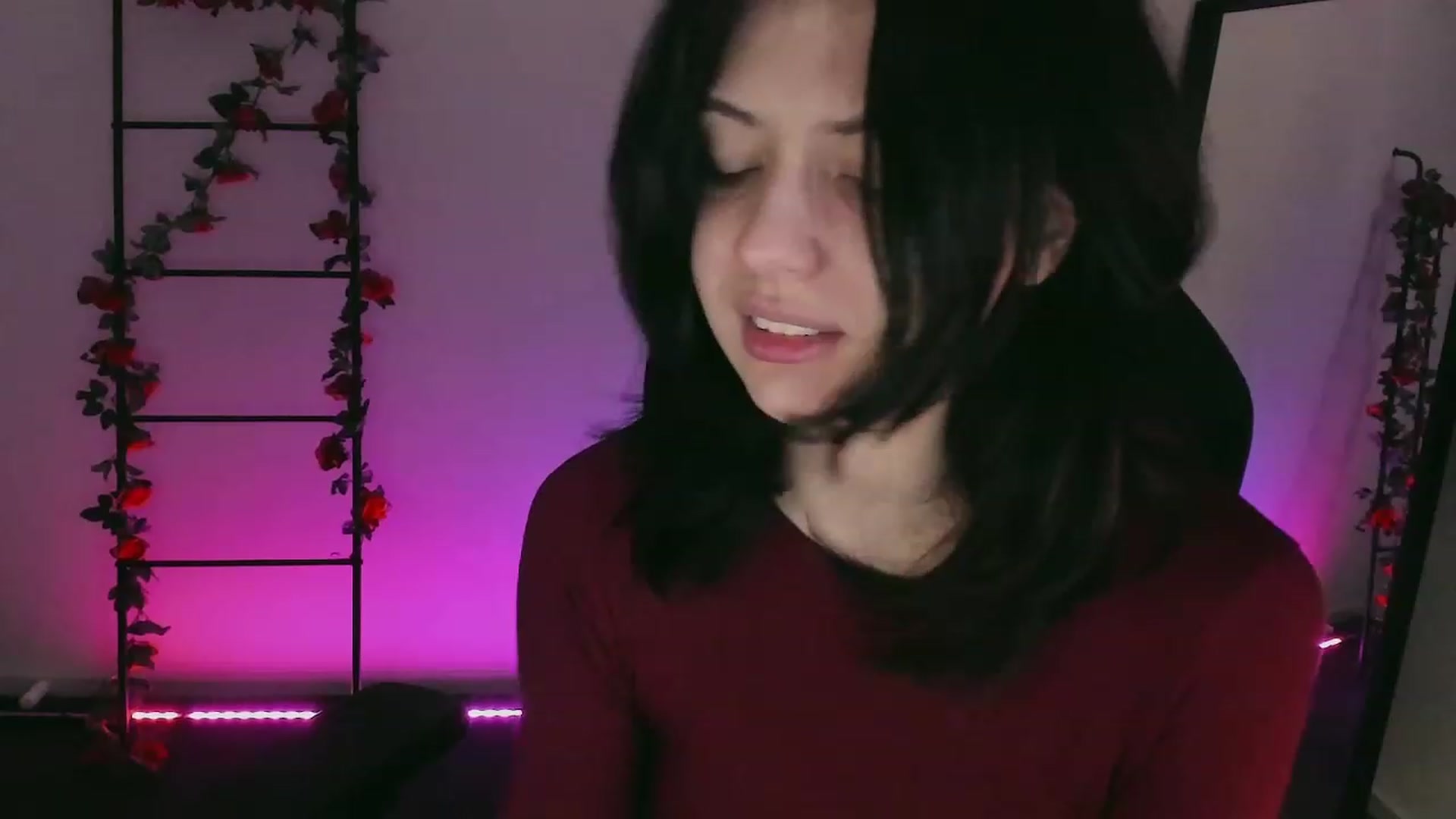 Gallery image thumbnail from RoomToAvoid's myfreecams stream on, 12/11/2022, 02:48 image 7 of 20