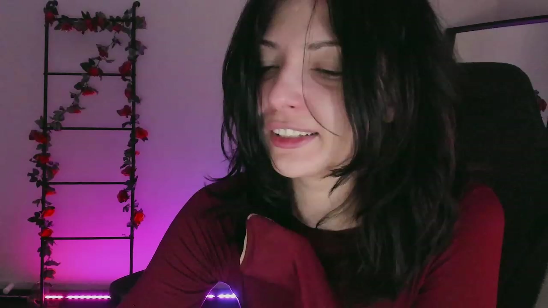 Gallery image thumbnail from RoomToAvoid's myfreecams stream on, 12/11/2022, 02:48 image 11 of 20