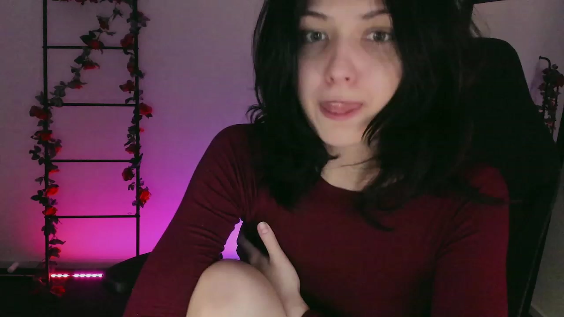 Gallery image thumbnail from RoomToAvoid's myfreecams stream on, 12/11/2022, 02:48 image 8 of 20