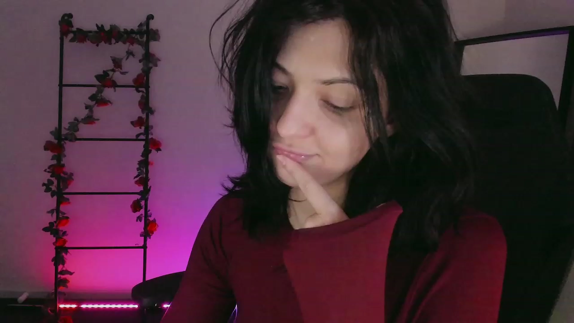 Gallery image thumbnail from RoomToAvoid's myfreecams stream on, 12/11/2022, 02:48 image 19 of 20