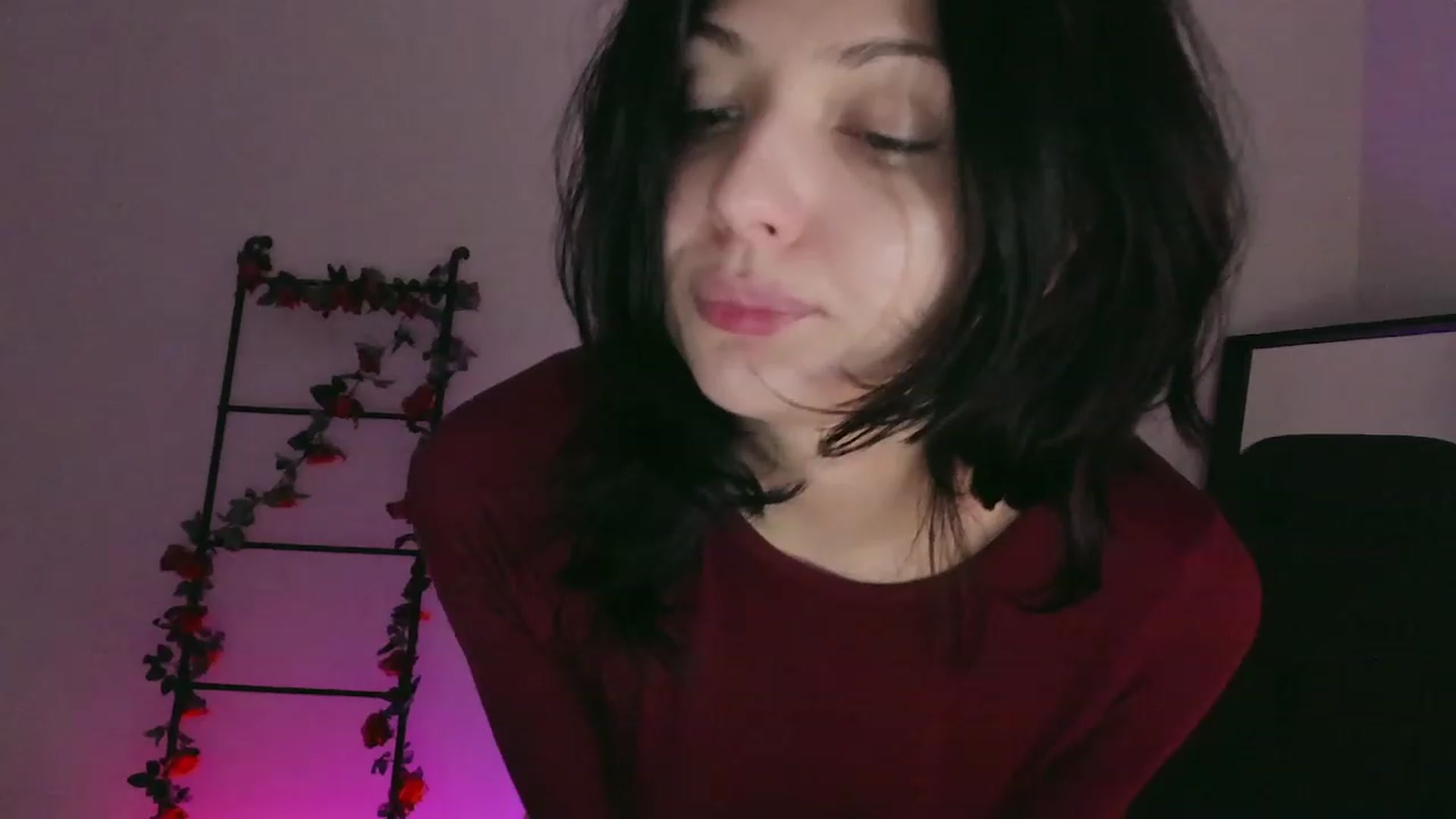Gallery image thumbnail from RoomToAvoid's myfreecams stream on, 12/11/2022, 02:48 image 5 of 20