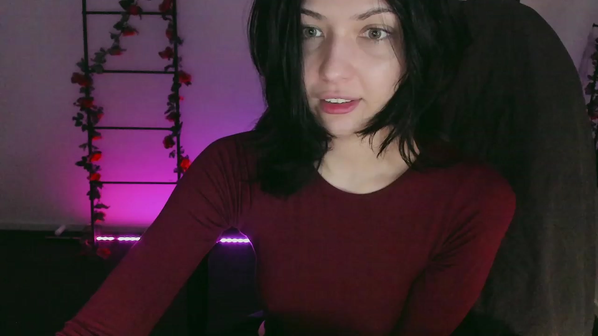 Gallery image thumbnail from RoomToAvoid's myfreecams stream on, 12/11/2022, 02:48 image 2 of 20