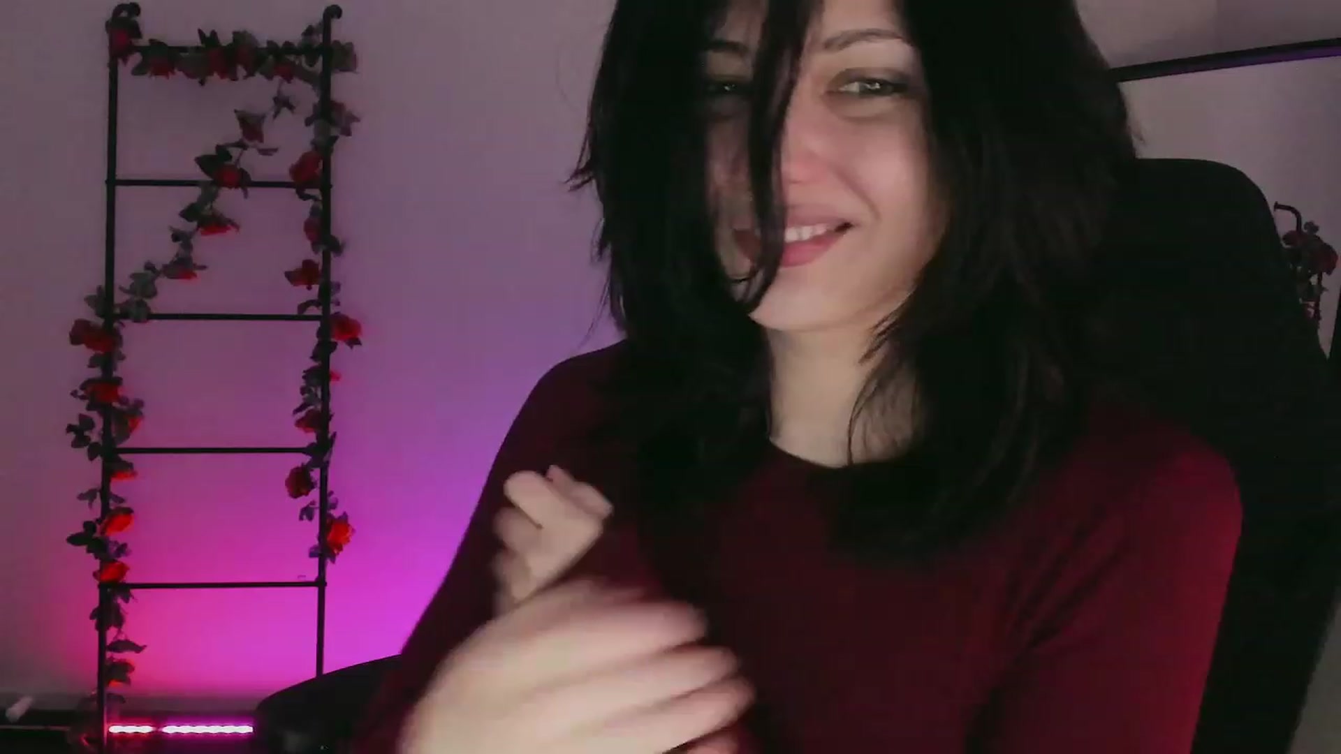 Gallery image thumbnail from RoomToAvoid's myfreecams stream on, 12/11/2022, 02:48 image 12 of 20
