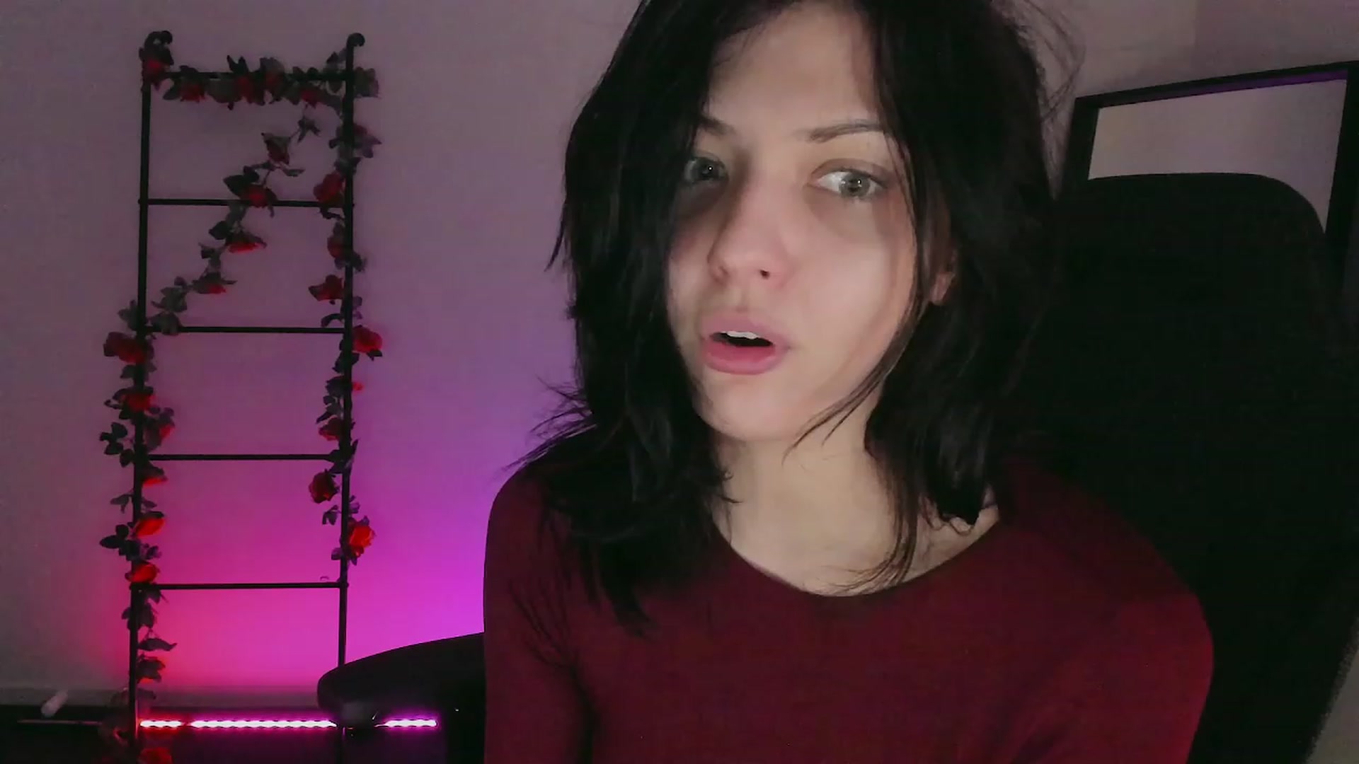 Gallery image thumbnail from RoomToAvoid's myfreecams stream on, 12/11/2022, 02:48 image 18 of 20