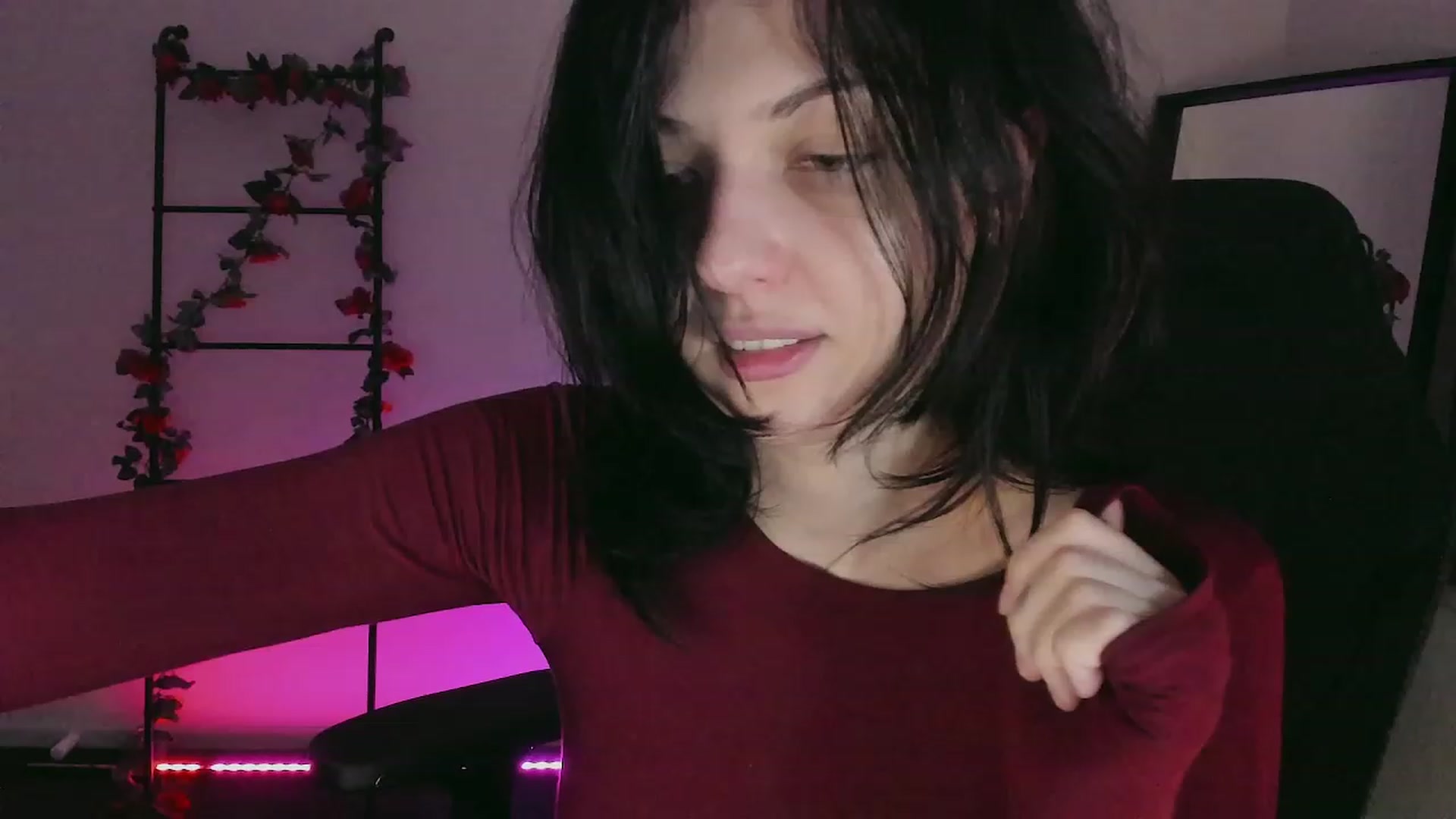 Gallery image thumbnail from RoomToAvoid's myfreecams stream on, 12/11/2022, 02:48 image 16 of 20