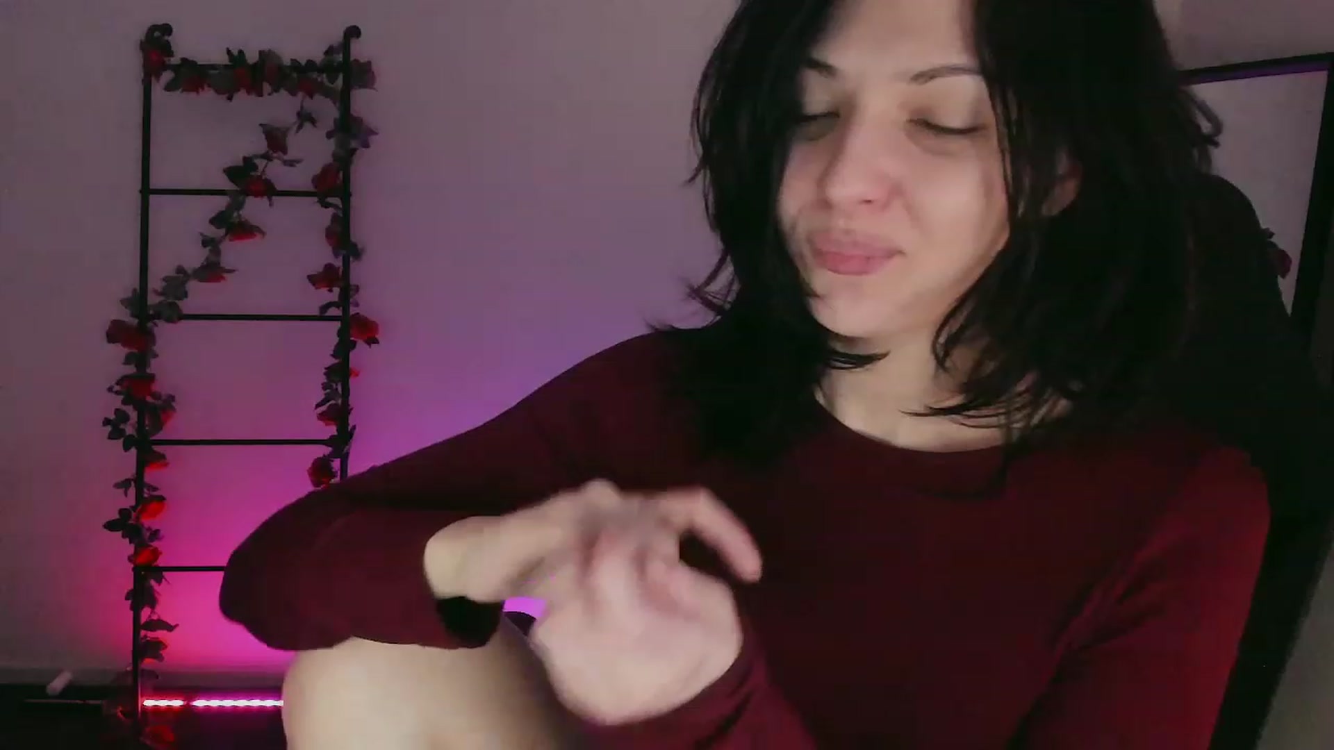 Gallery image thumbnail from RoomToAvoid's myfreecams stream on, 12/11/2022, 02:48 image 15 of 20