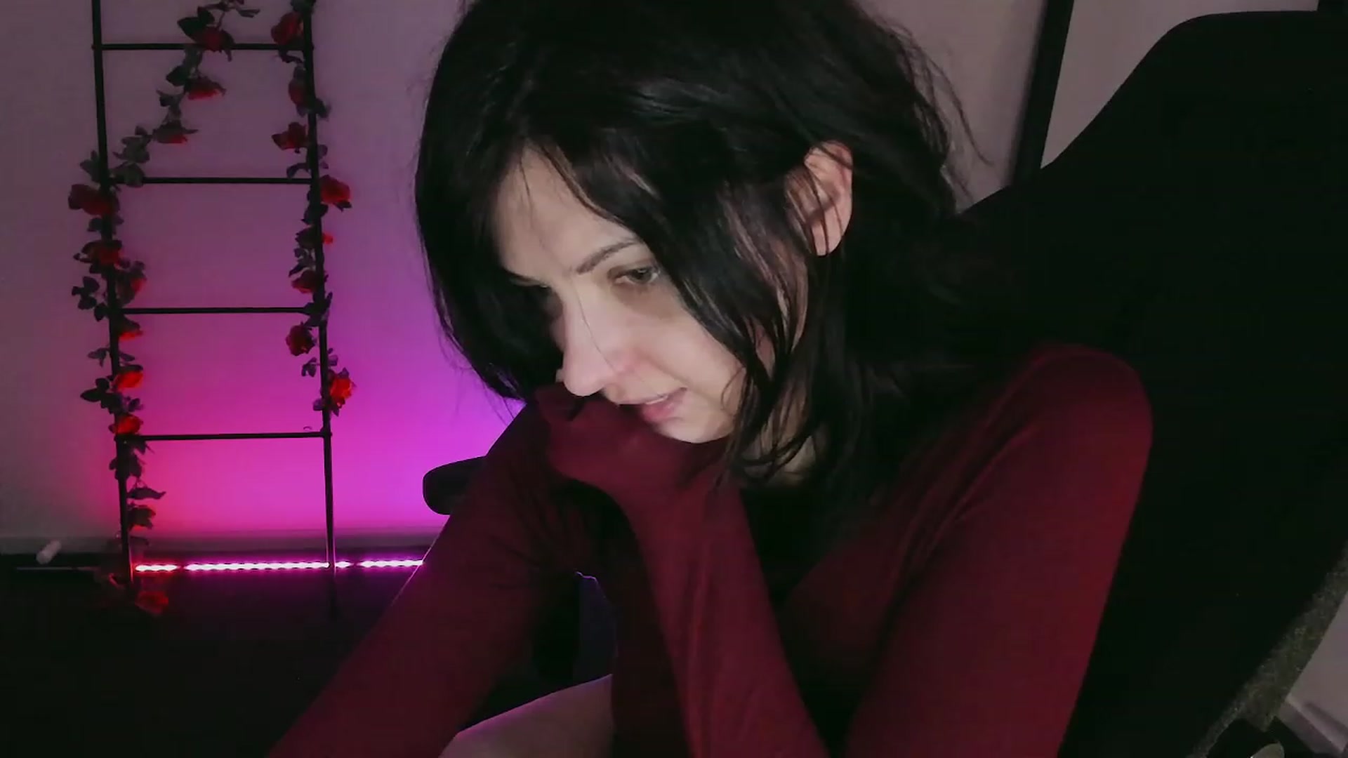 Gallery image thumbnail from RoomToAvoid's myfreecams stream on, 12/11/2022, 03:24 image 11 of 20