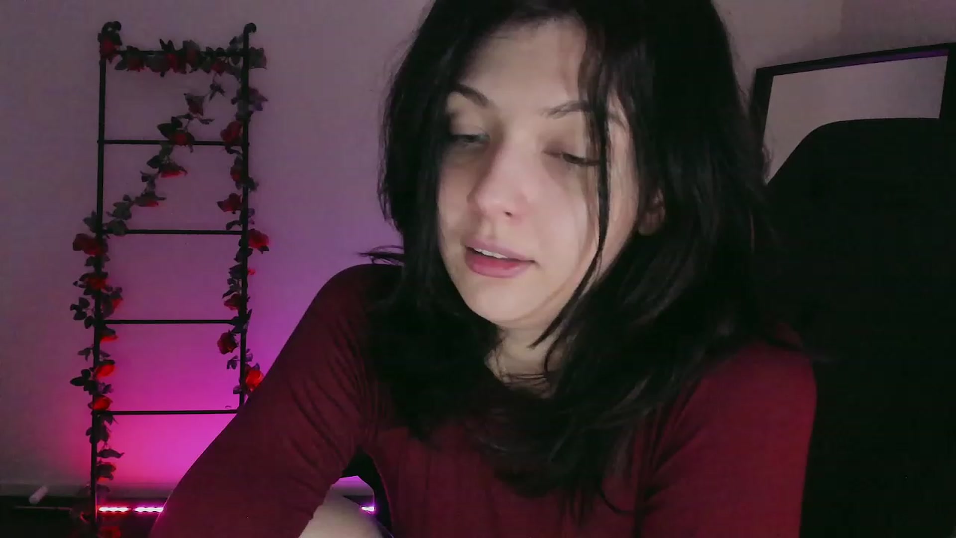 Gallery image thumbnail from RoomToAvoid's myfreecams stream on, 12/11/2022, 03:24 image 1 of 20