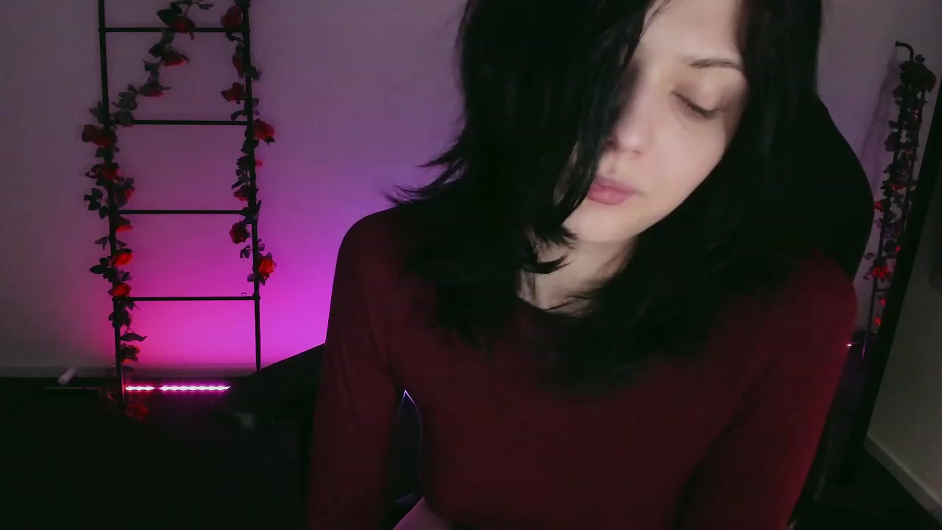 Gallery image thumbnail from RoomToAvoid's myfreecams stream on, 12/11/2022, 03:24 image 20 of 20