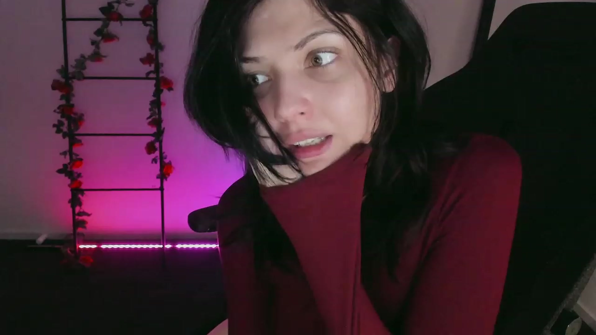 Gallery image thumbnail from RoomToAvoid's myfreecams stream on, 12/11/2022, 03:24 image 14 of 20