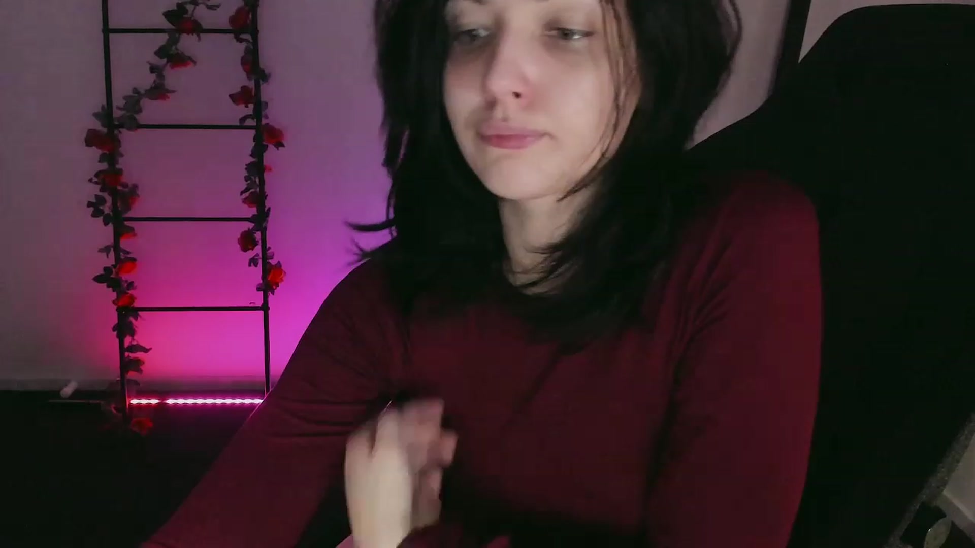 Gallery image thumbnail from RoomToAvoid's myfreecams stream on, 12/11/2022, 03:24 image 15 of 20