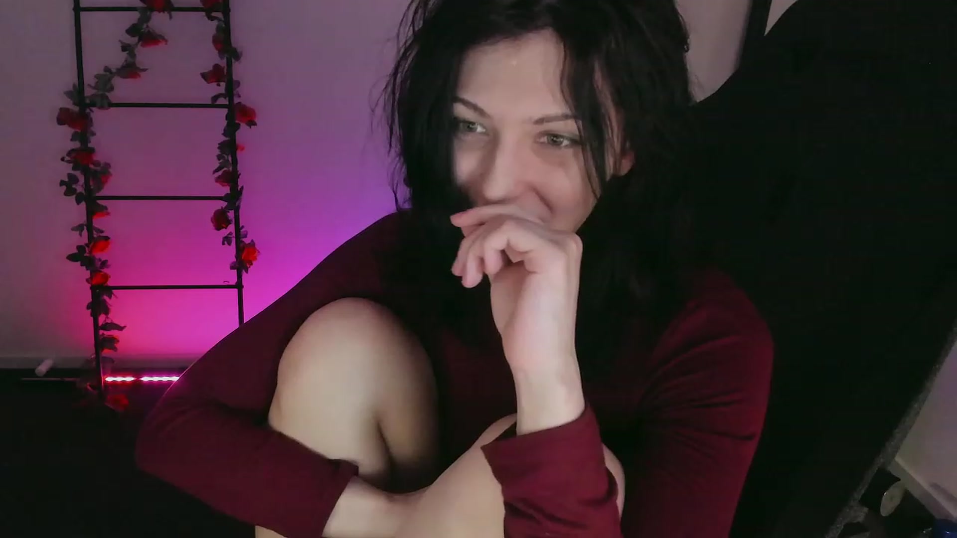 Gallery image thumbnail from RoomToAvoid's myfreecams stream on, 12/11/2022, 03:24 image 4 of 20