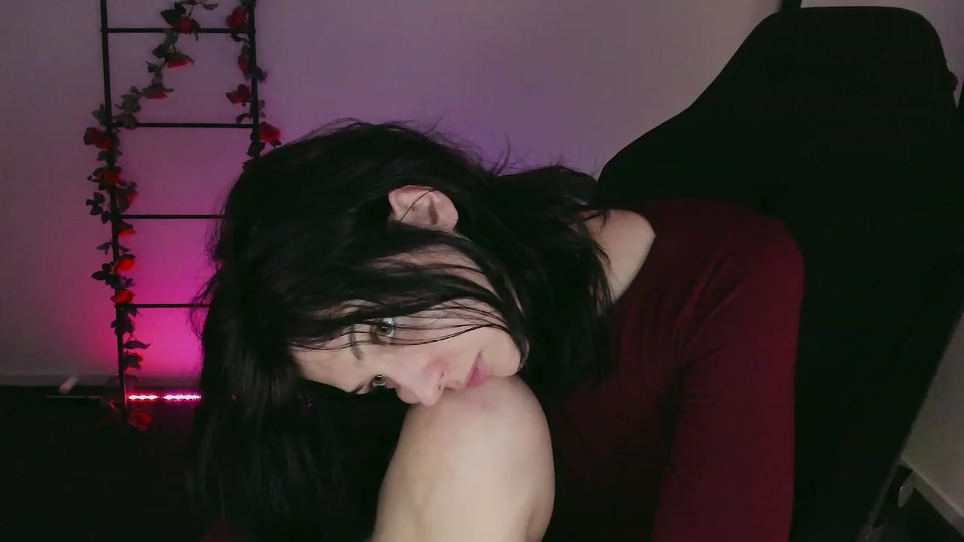 Gallery image thumbnail from RoomToAvoid's myfreecams stream on, 12/11/2022, 03:24 image 16 of 20