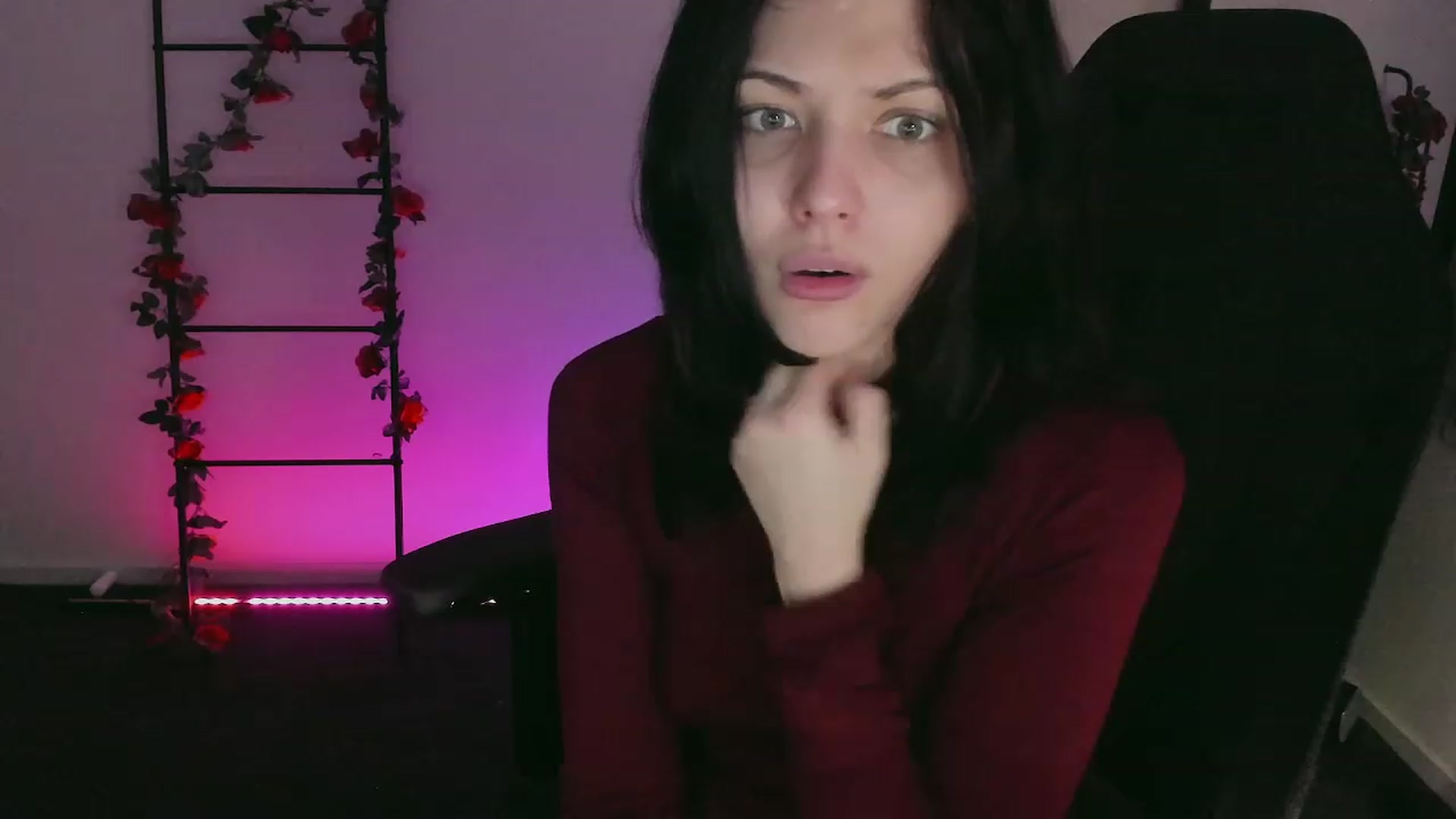 Gallery image thumbnail from RoomToAvoid's myfreecams stream on, 12/11/2022, 03:24 image 13 of 20