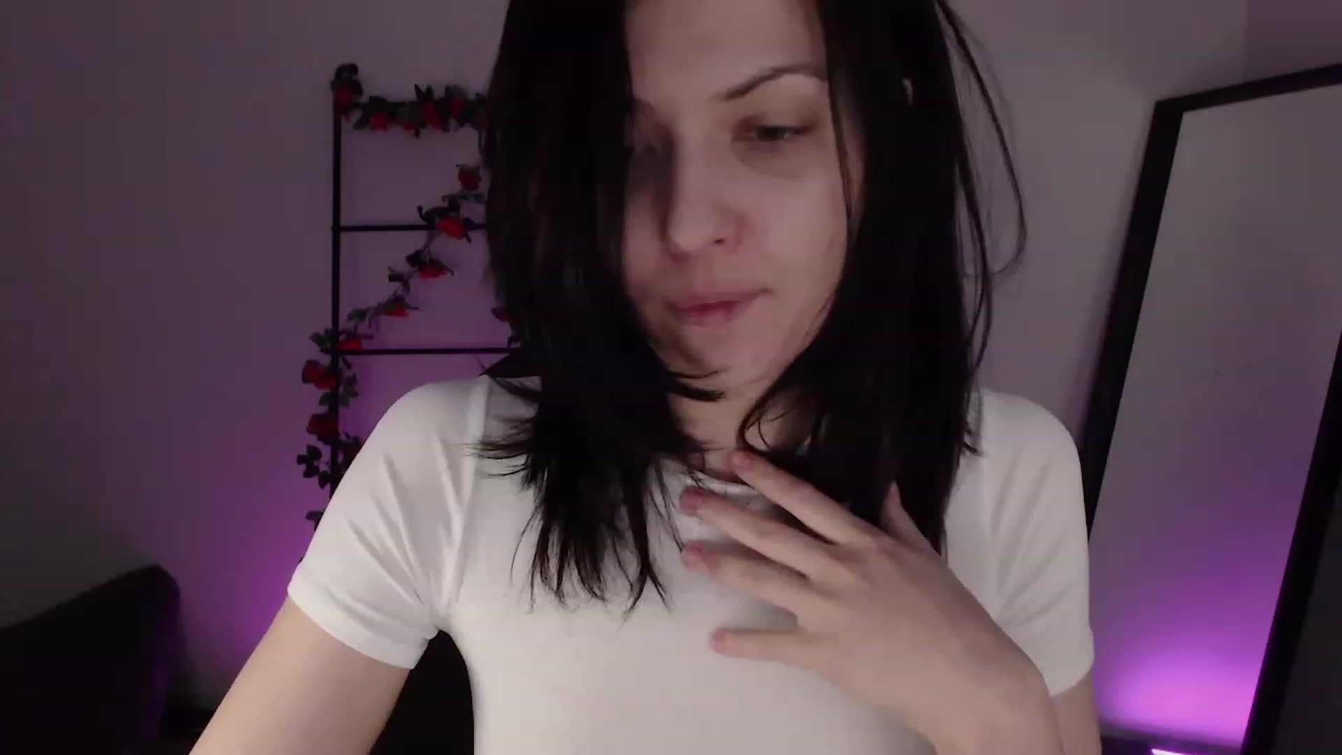Gallery image thumbnail from RoomToAvoid's myfreecams stream on, 12/19/2022, 05:12 image 8 of 20