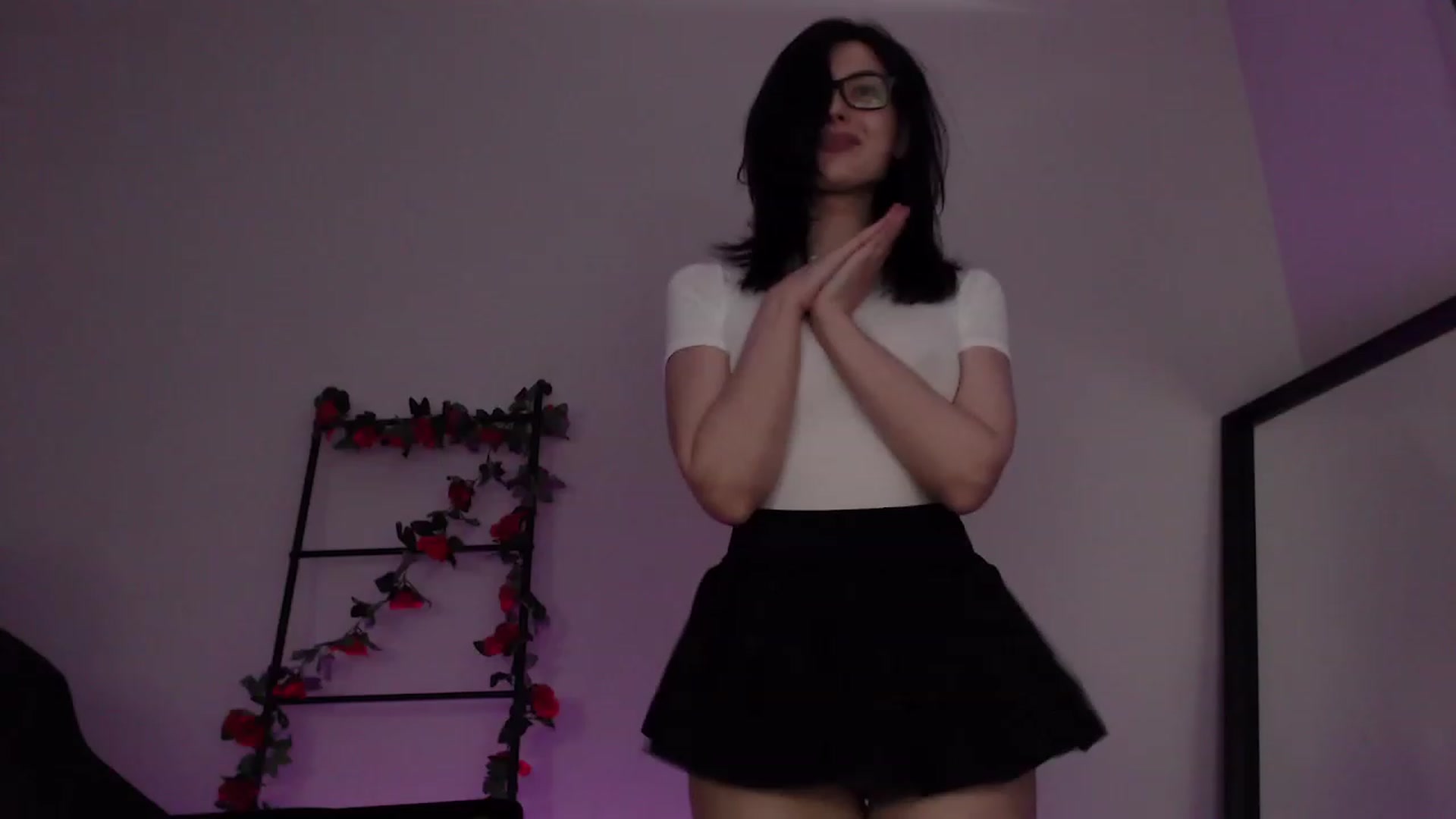 Gallery image thumbnail from RoomToAvoid's myfreecams stream on, 12/19/2022, 05:12 image 9 of 20