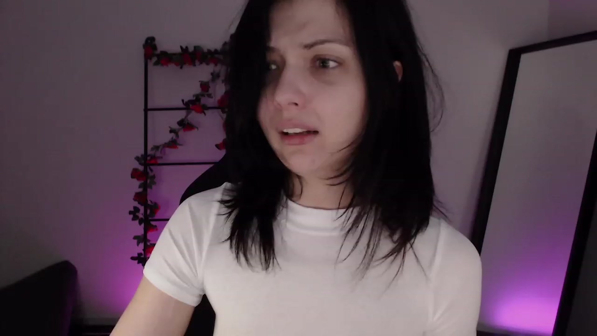 Gallery image thumbnail from RoomToAvoid's myfreecams stream on, 12/19/2022, 05:12 image 20 of 20