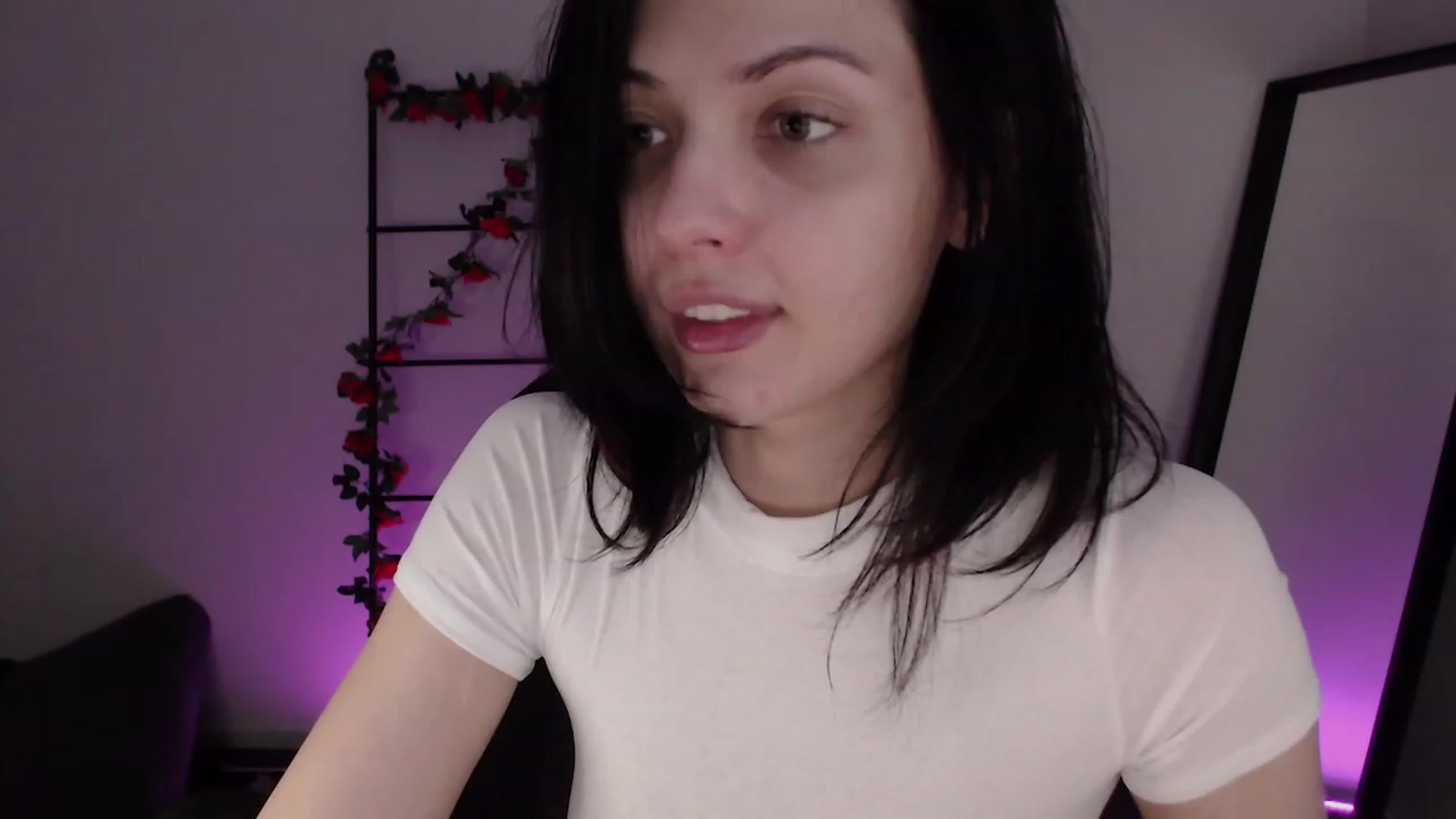 Gallery image thumbnail from RoomToAvoid's myfreecams stream on, 12/19/2022, 05:12 image 14 of 20