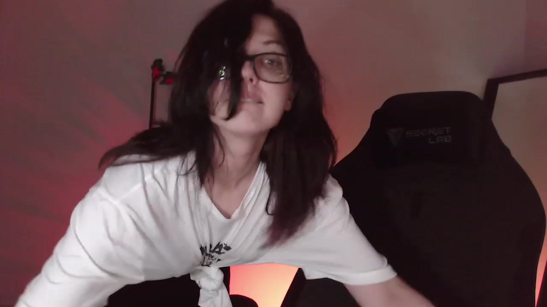 Gallery image thumbnail from RoomToAvoid's myfreecams stream on, 12/26/2022, 08:19 image 7 of 20