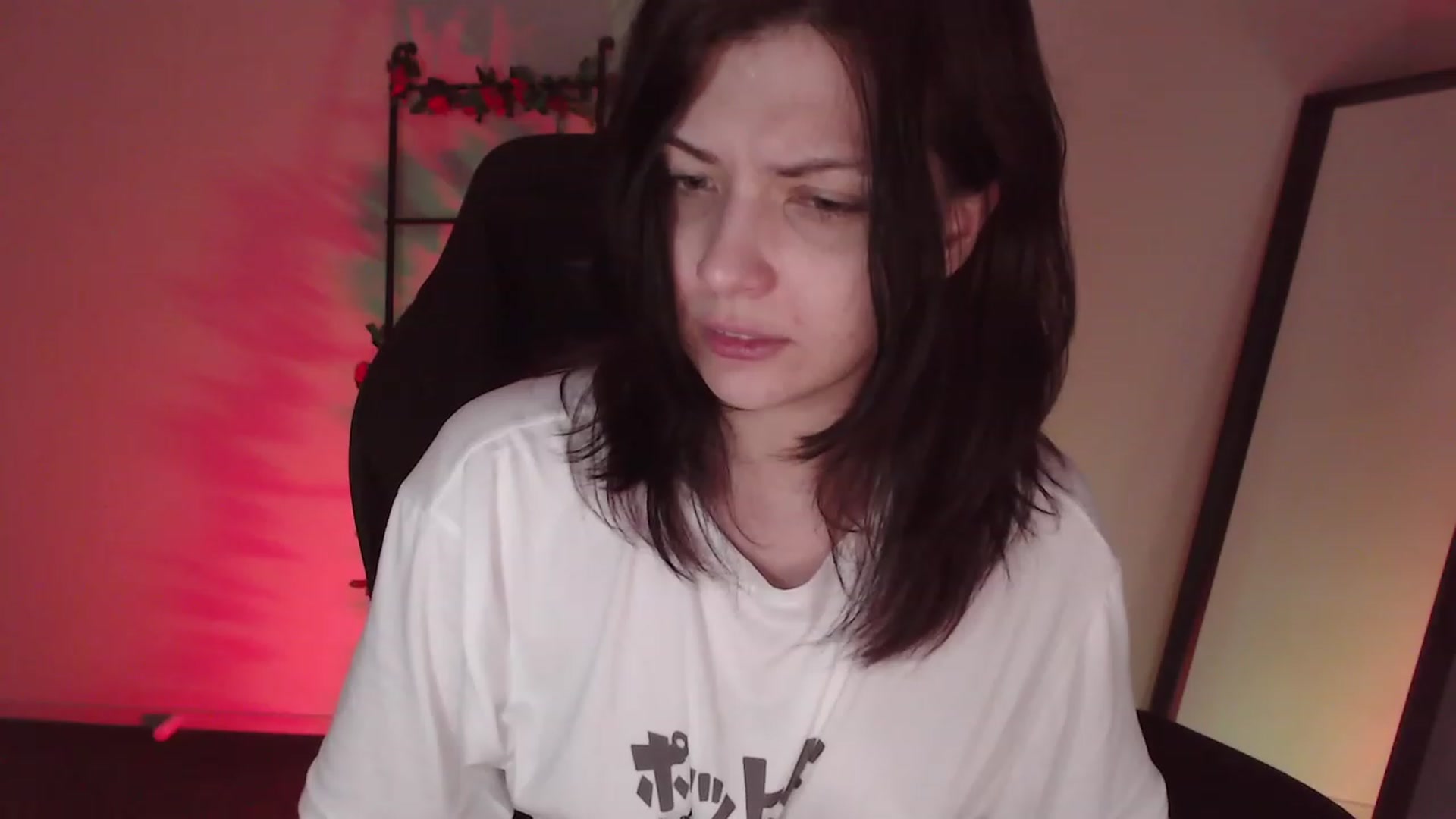 Gallery image thumbnail from RoomToAvoid's myfreecams stream on, 12/26/2022, 08:19 image 13 of 20