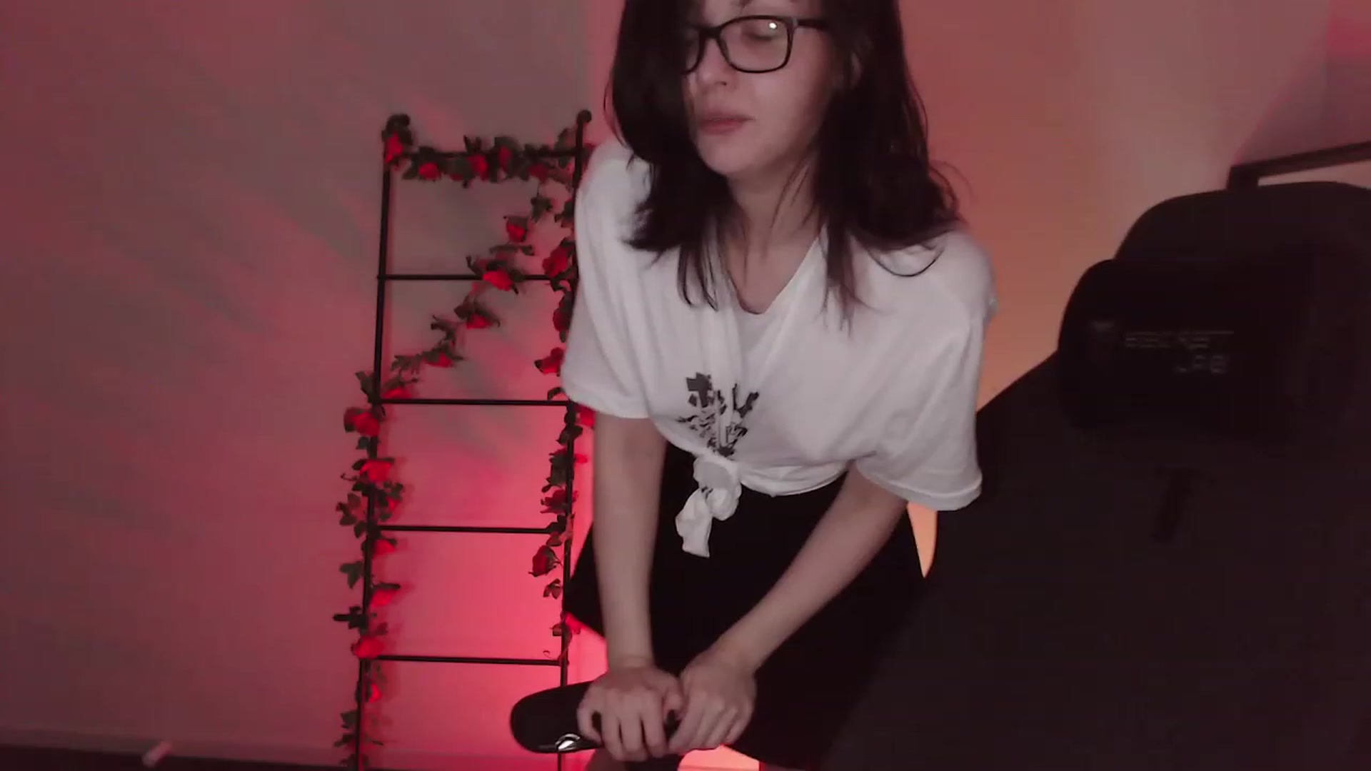 Gallery image thumbnail from RoomToAvoid's myfreecams stream on, 12/26/2022, 08:19 image 11 of 20