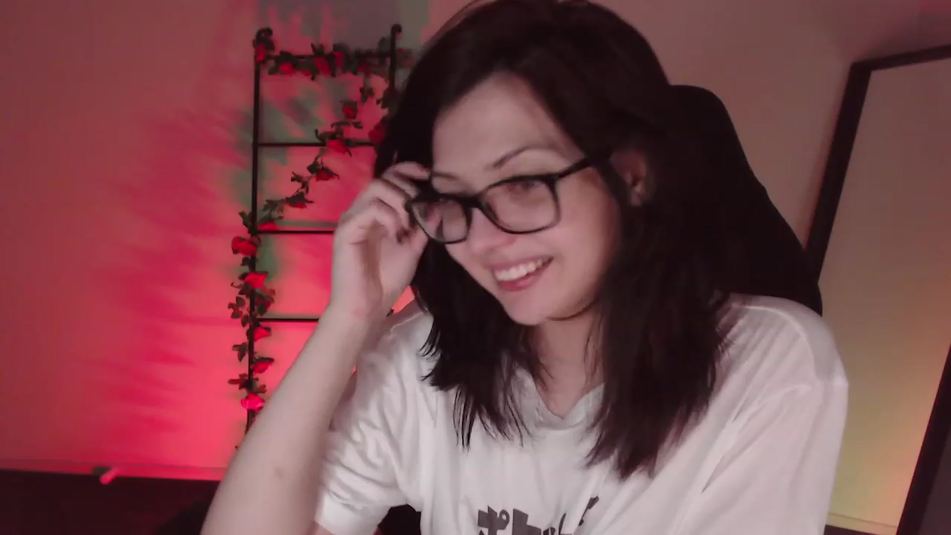 Gallery image thumbnail from RoomToAvoid's myfreecams stream on, 12/26/2022, 08:19 image 17 of 20