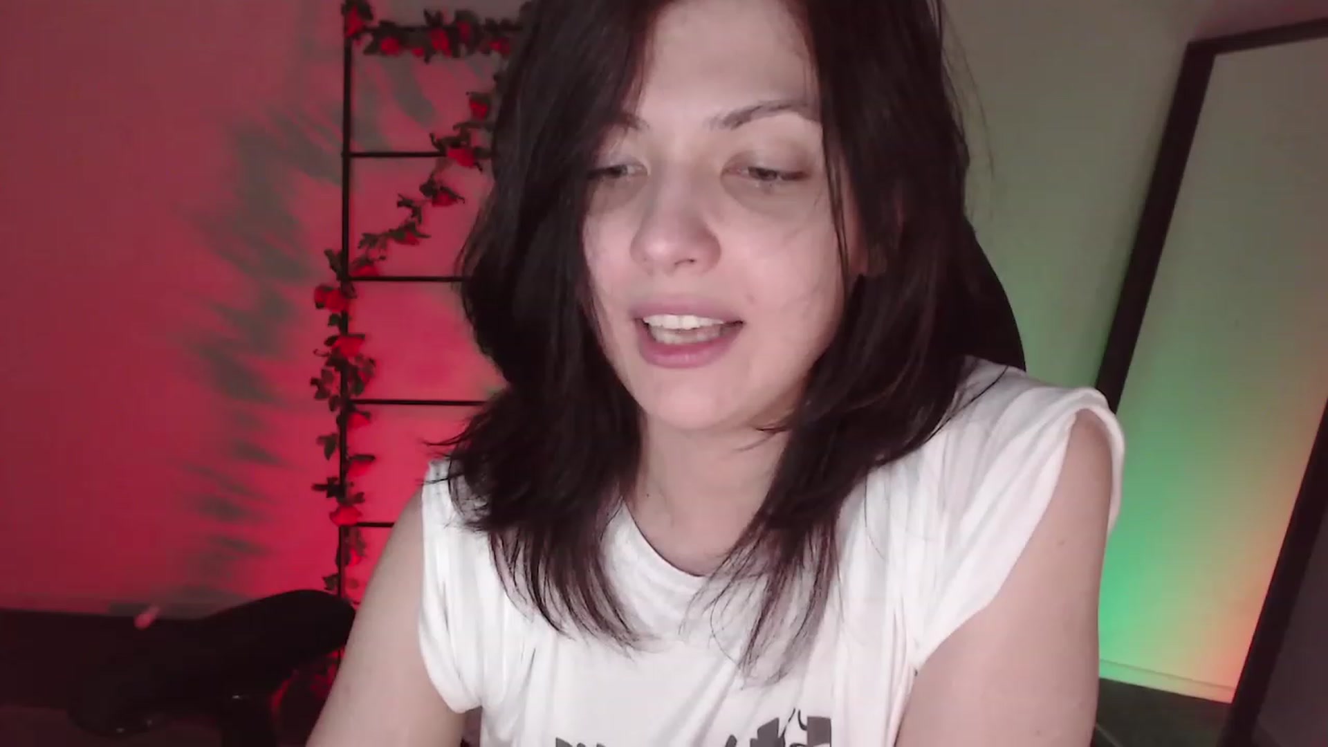 Gallery image thumbnail from RoomToAvoid's myfreecams stream on, 12/26/2022, 08:19 image 5 of 20