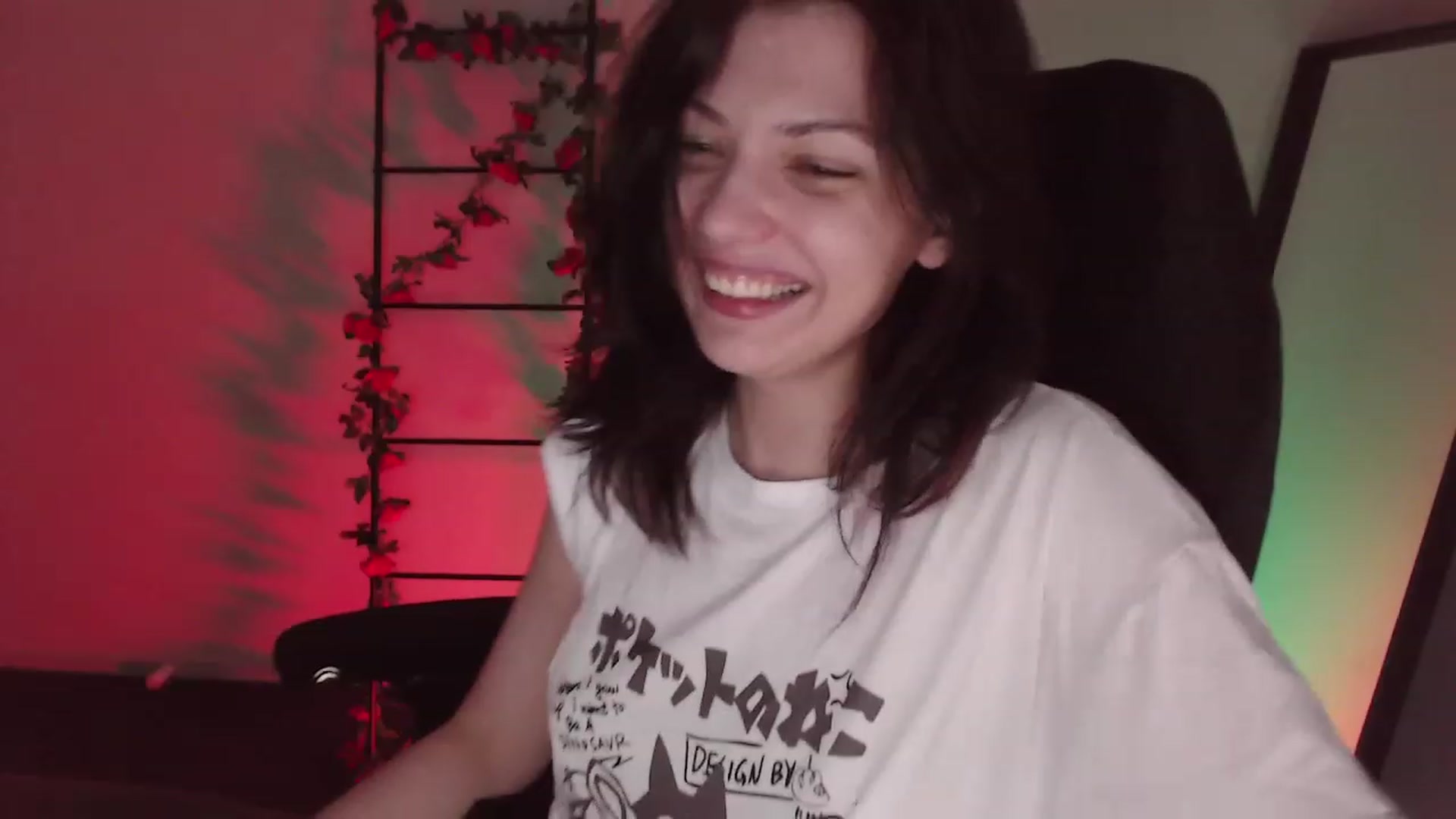 Gallery image thumbnail from RoomToAvoid's myfreecams stream on, 12/26/2022, 08:19 image 2 of 20