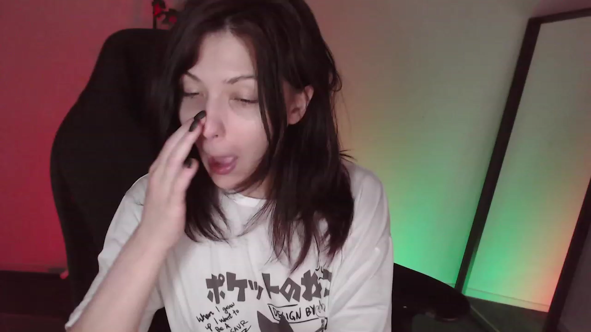 Gallery image thumbnail from RoomToAvoid's myfreecams stream on, 12/26/2022, 08:19 image 3 of 20