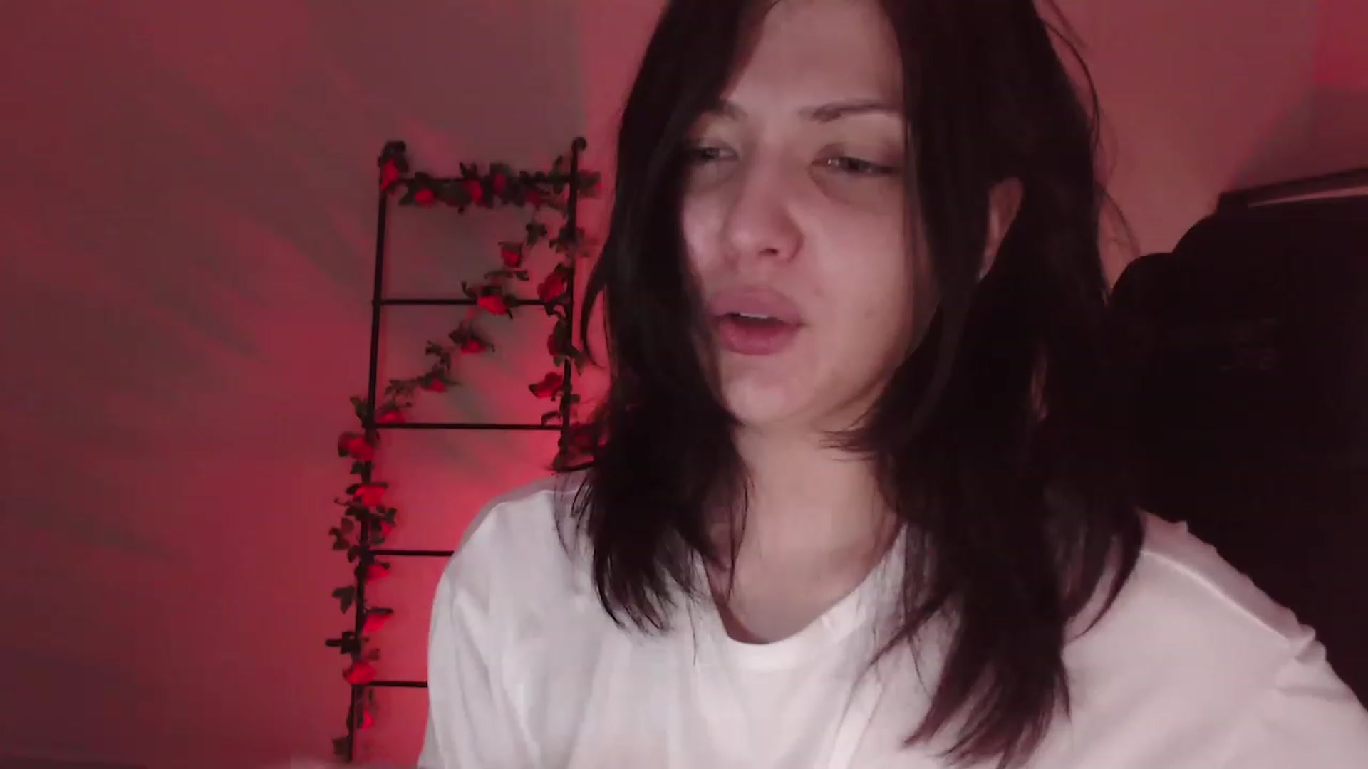 Gallery image thumbnail from RoomToAvoid's myfreecams stream on, 12/26/2022, 08:19 image 9 of 20