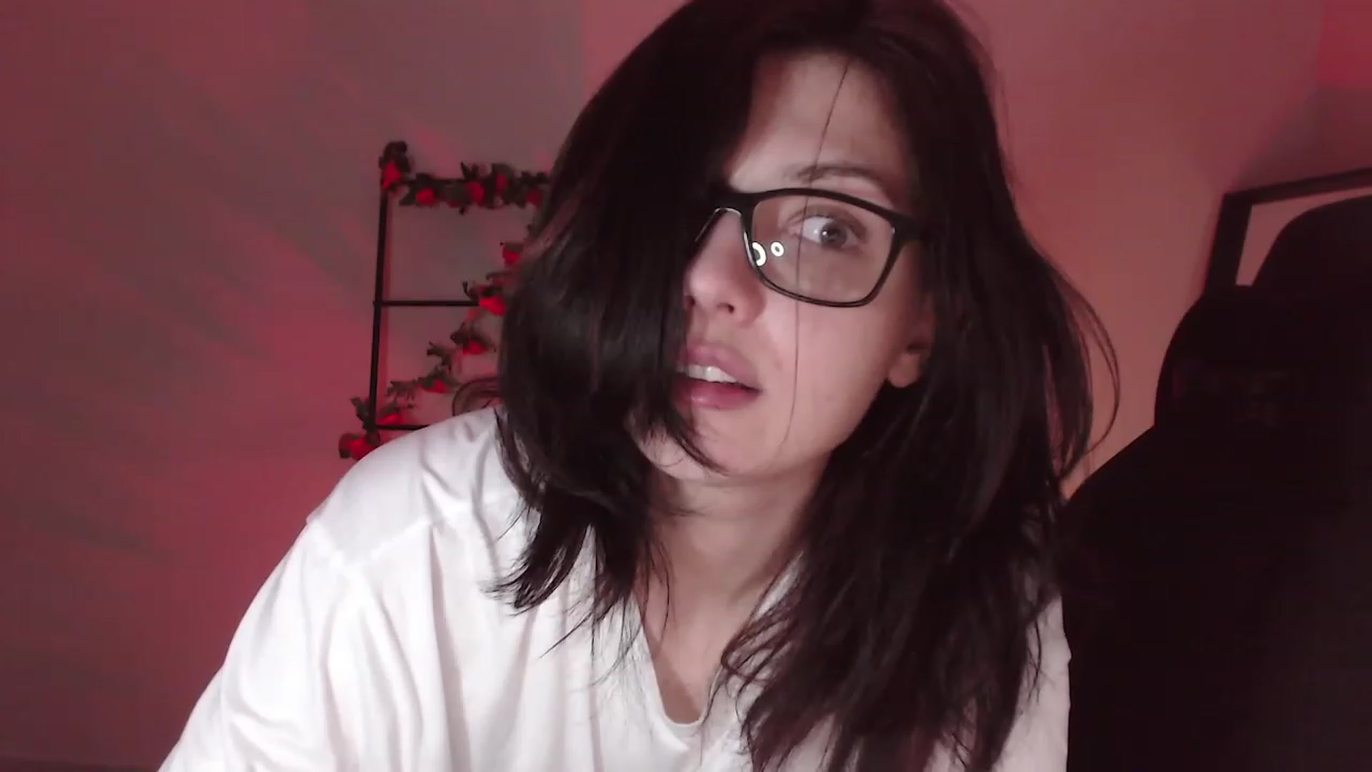 Gallery image thumbnail from RoomToAvoid's myfreecams stream on, 12/26/2022, 08:19 image 10 of 20