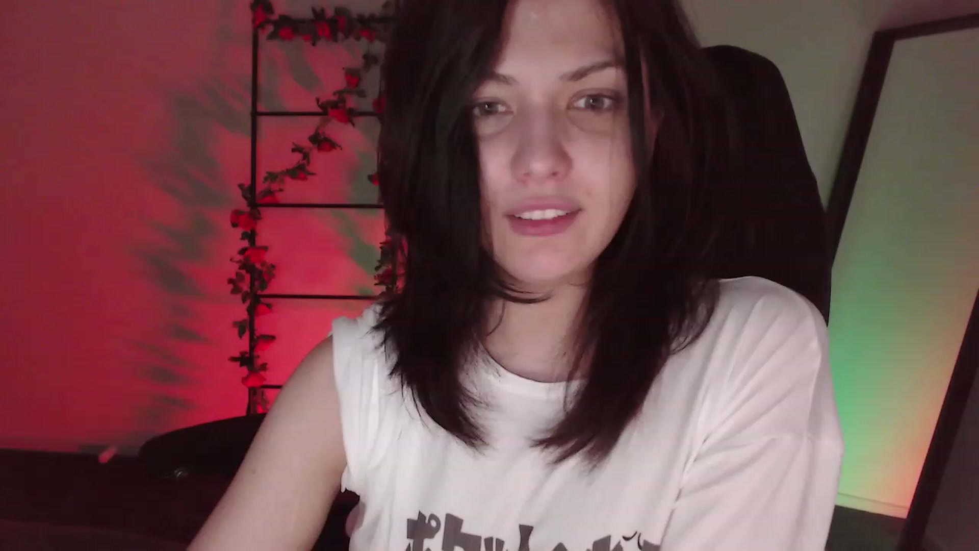 Gallery image thumbnail from RoomToAvoid's myfreecams stream on, 12/26/2022, 08:19 image 1 of 20