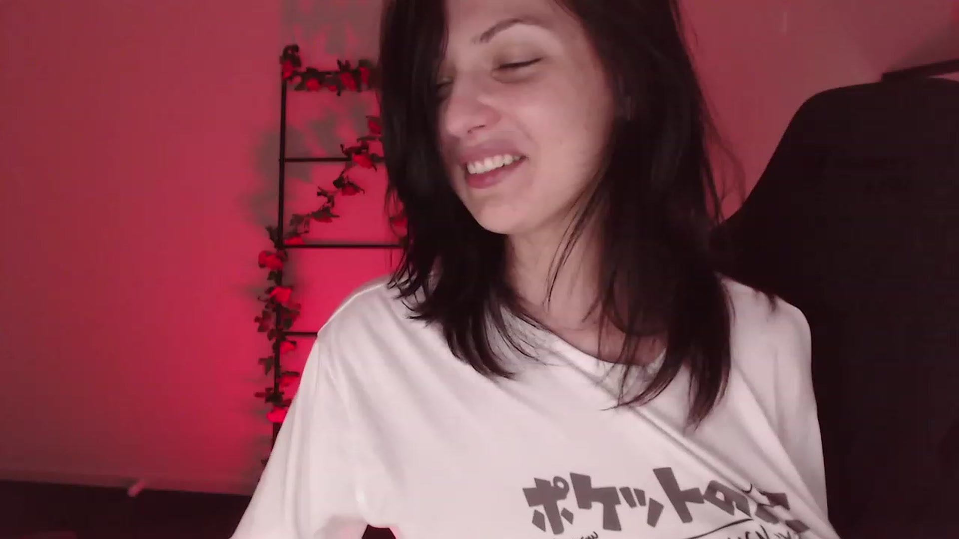 Gallery image thumbnail from RoomToAvoid's myfreecams stream on, 12/26/2022, 10:21 image 7 of 20