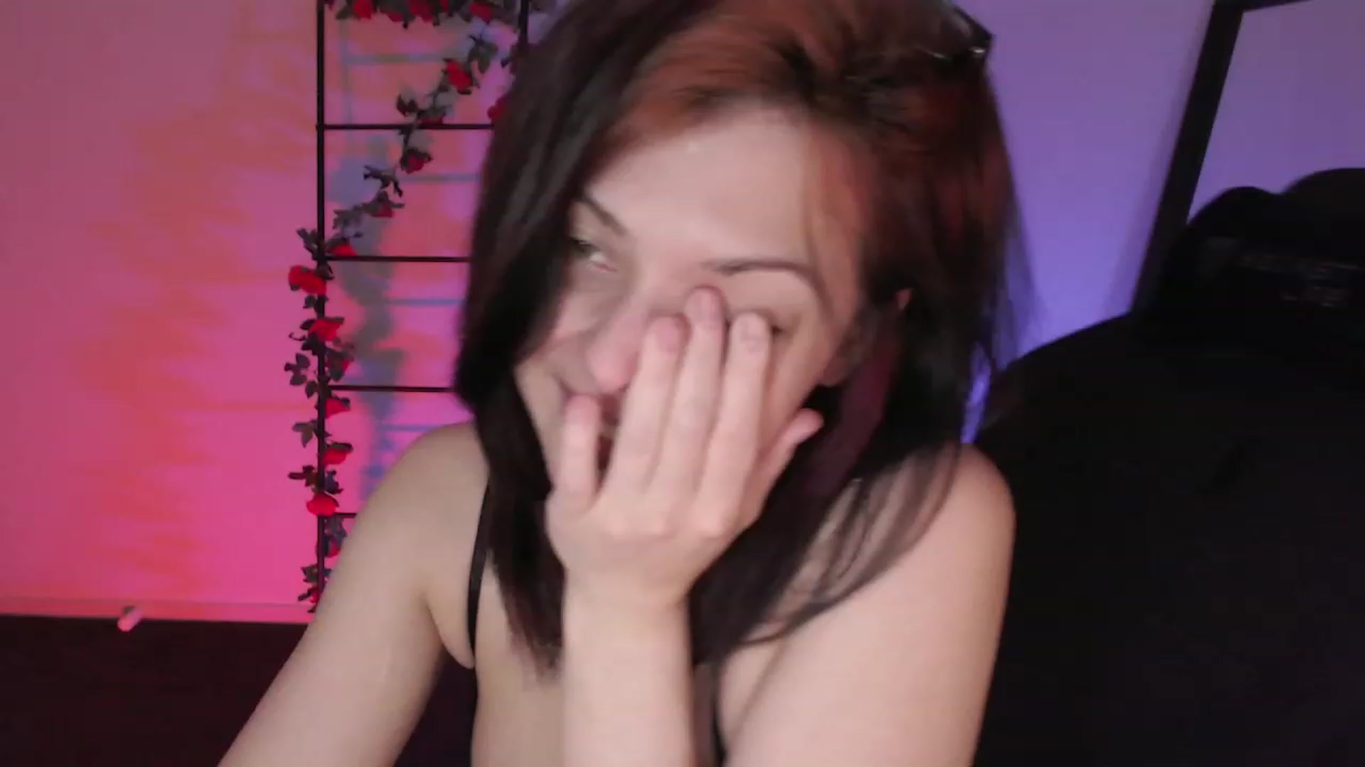 Gallery image thumbnail from RoomToAvoid's myfreecams stream on, 12/31/2022, 07:43 image 16 of 20