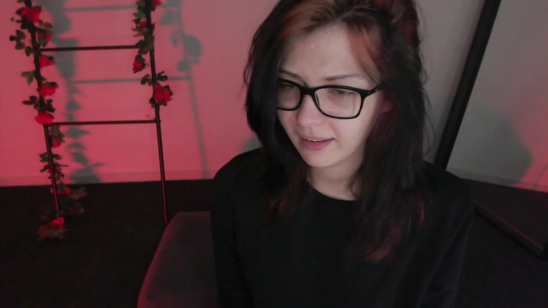 Gallery image thumbnail from RoomToAvoid's myfreecams stream on, 12/31/2022, 07:43 image 6 of 20