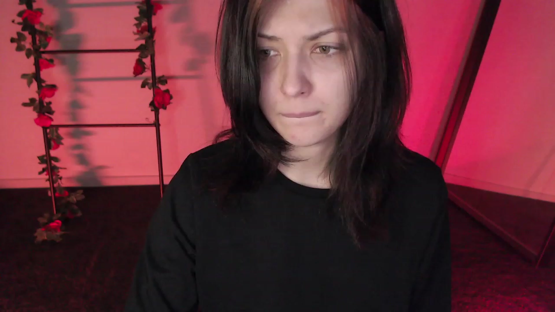 Gallery image thumbnail from RoomToAvoid's myfreecams stream on, 12/31/2022, 07:43 image 1 of 20