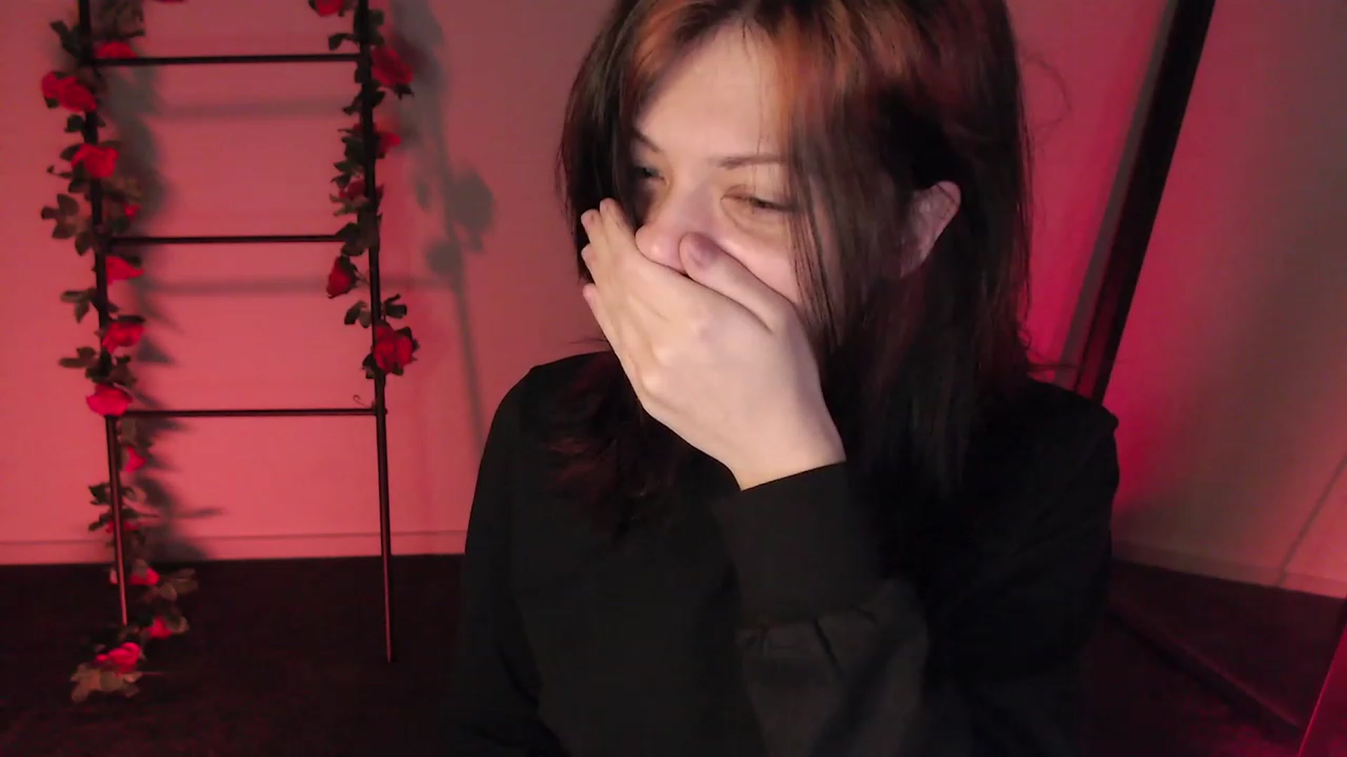 Gallery image thumbnail from RoomToAvoid's myfreecams stream on, 12/31/2022, 07:43 image 3 of 20
