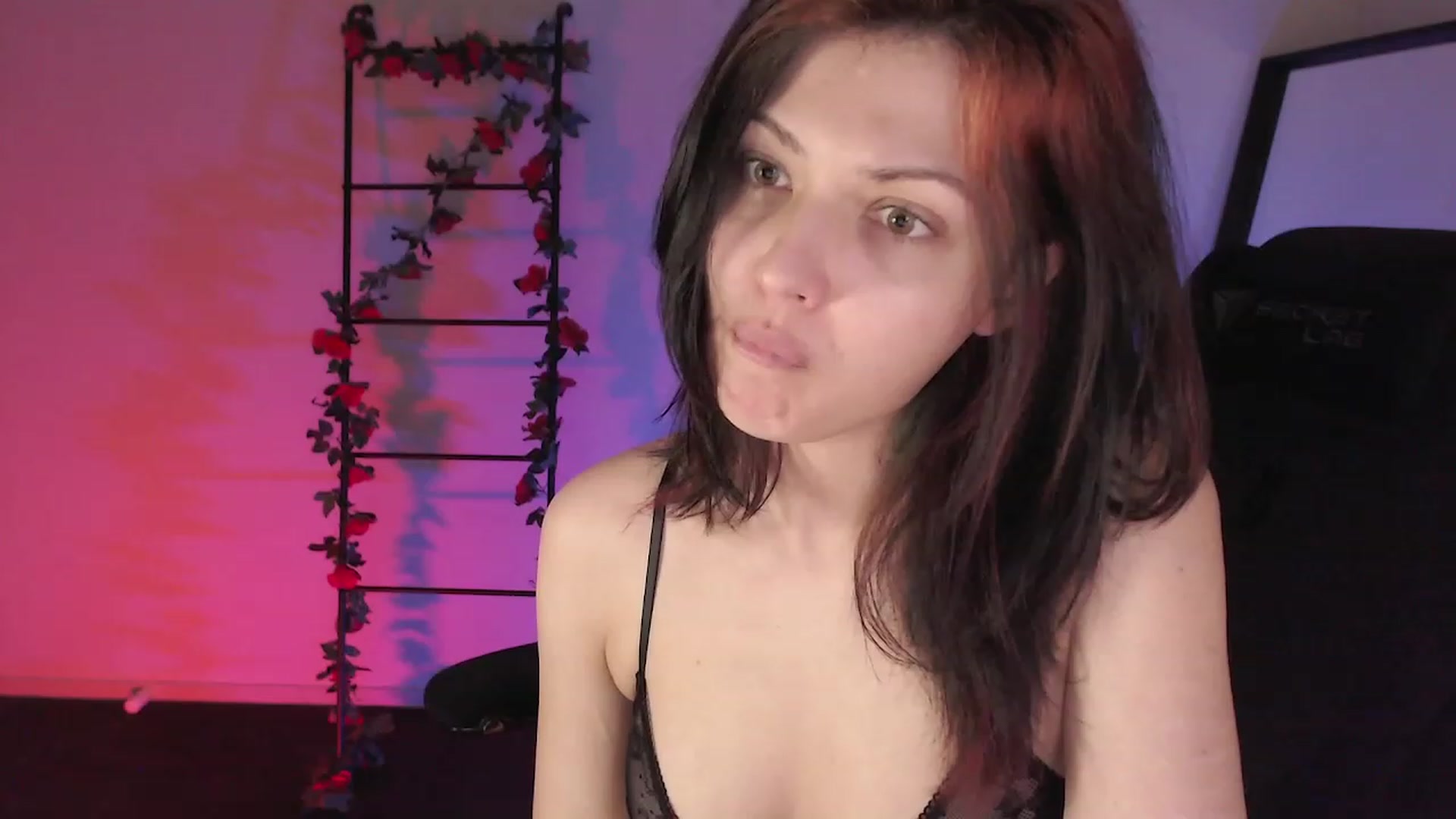 Gallery image thumbnail from RoomToAvoid's myfreecams stream on, 12/31/2022, 07:43 image 19 of 20