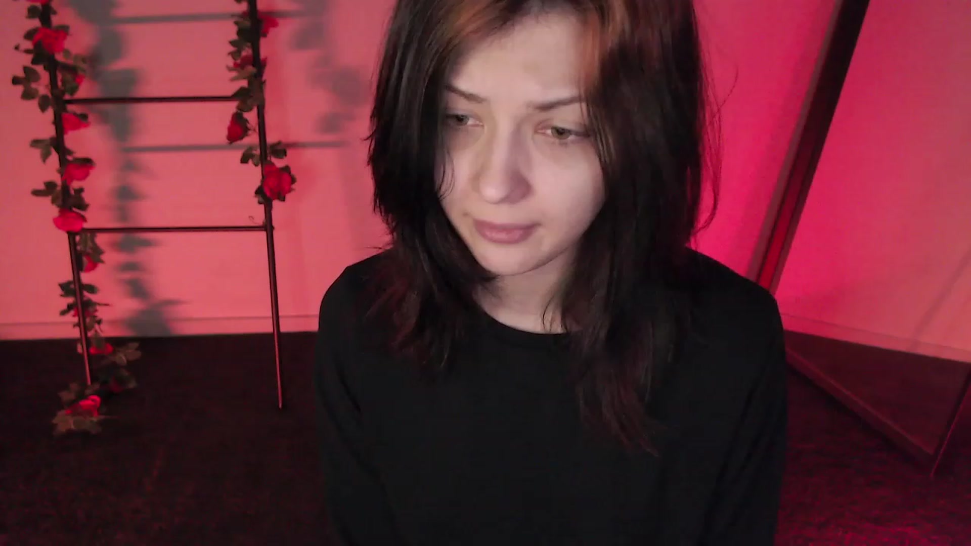 Gallery image thumbnail from RoomToAvoid's myfreecams stream on, 12/31/2022, 07:43 image 2 of 20