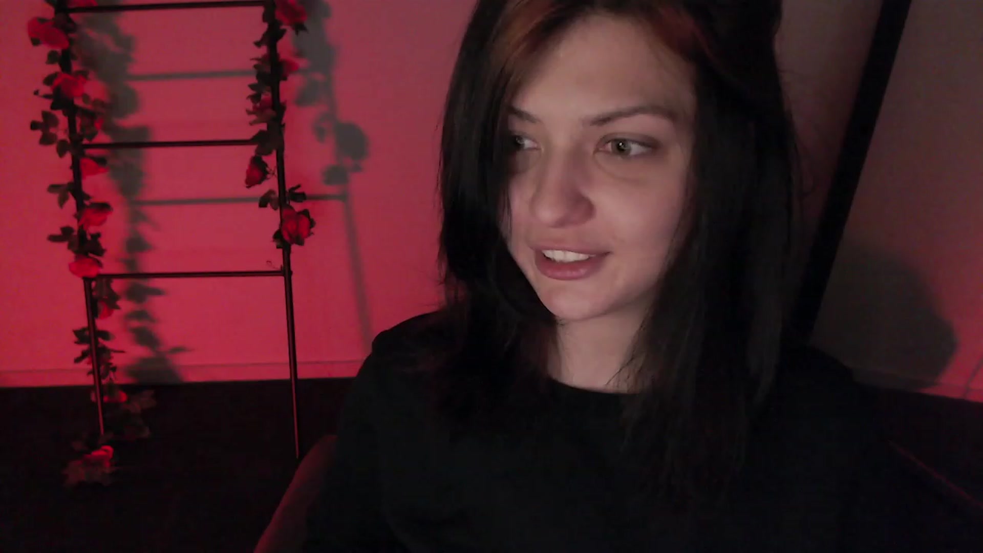 Gallery image thumbnail from RoomToAvoid's myfreecams stream on, 12/31/2022, 07:43 image 4 of 20