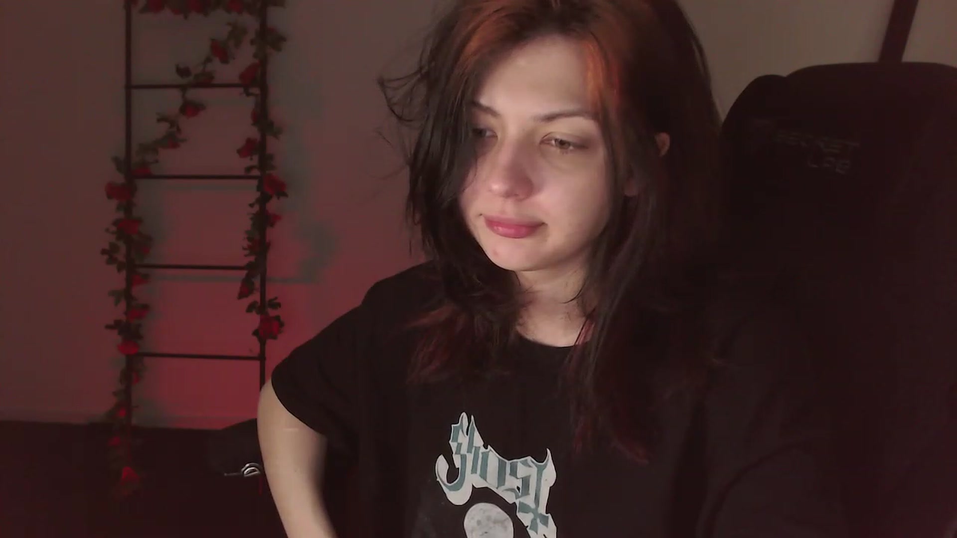 Gallery image thumbnail from RoomToAvoid's myfreecams stream on, 01/01/2023, 04:04 image 6 of 20