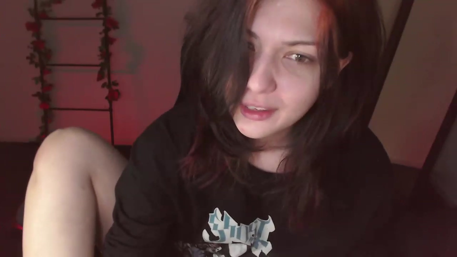 Gallery image thumbnail from RoomToAvoid's myfreecams stream on, 01/01/2023, 04:04 image 8 of 20