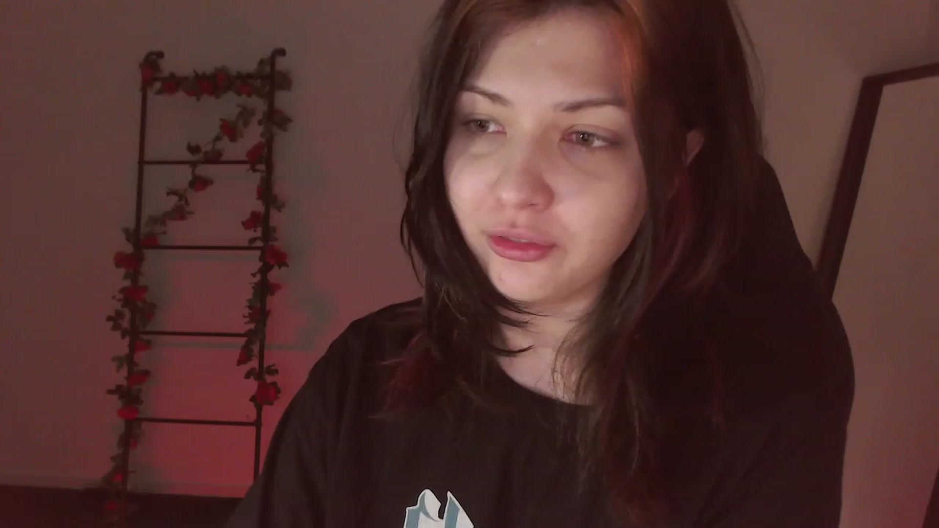 Gallery image thumbnail from RoomToAvoid's myfreecams stream on, 01/01/2023, 04:04 image 1 of 20