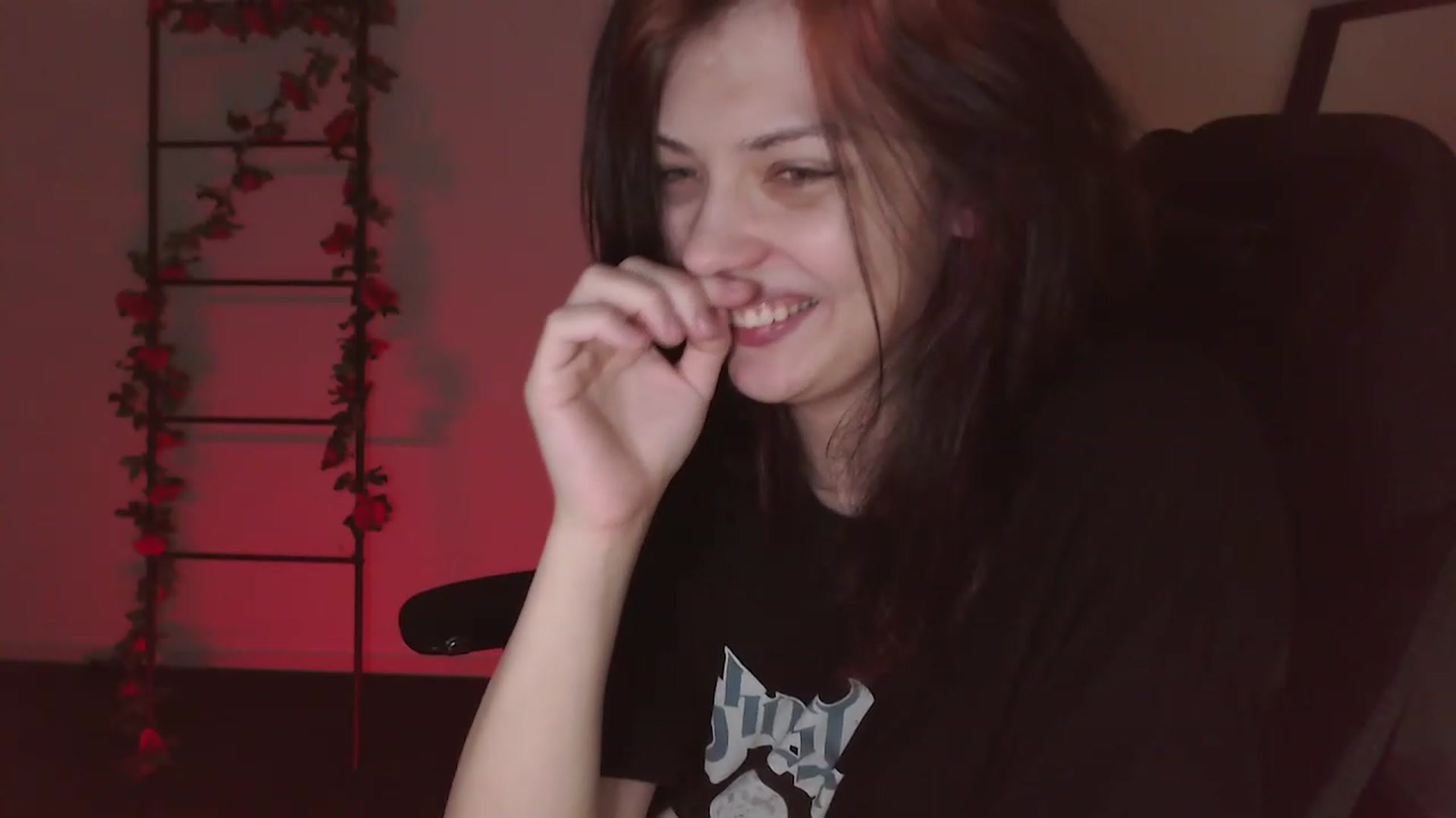Gallery image thumbnail from RoomToAvoid's myfreecams stream on, 01/01/2023, 04:04 image 18 of 20