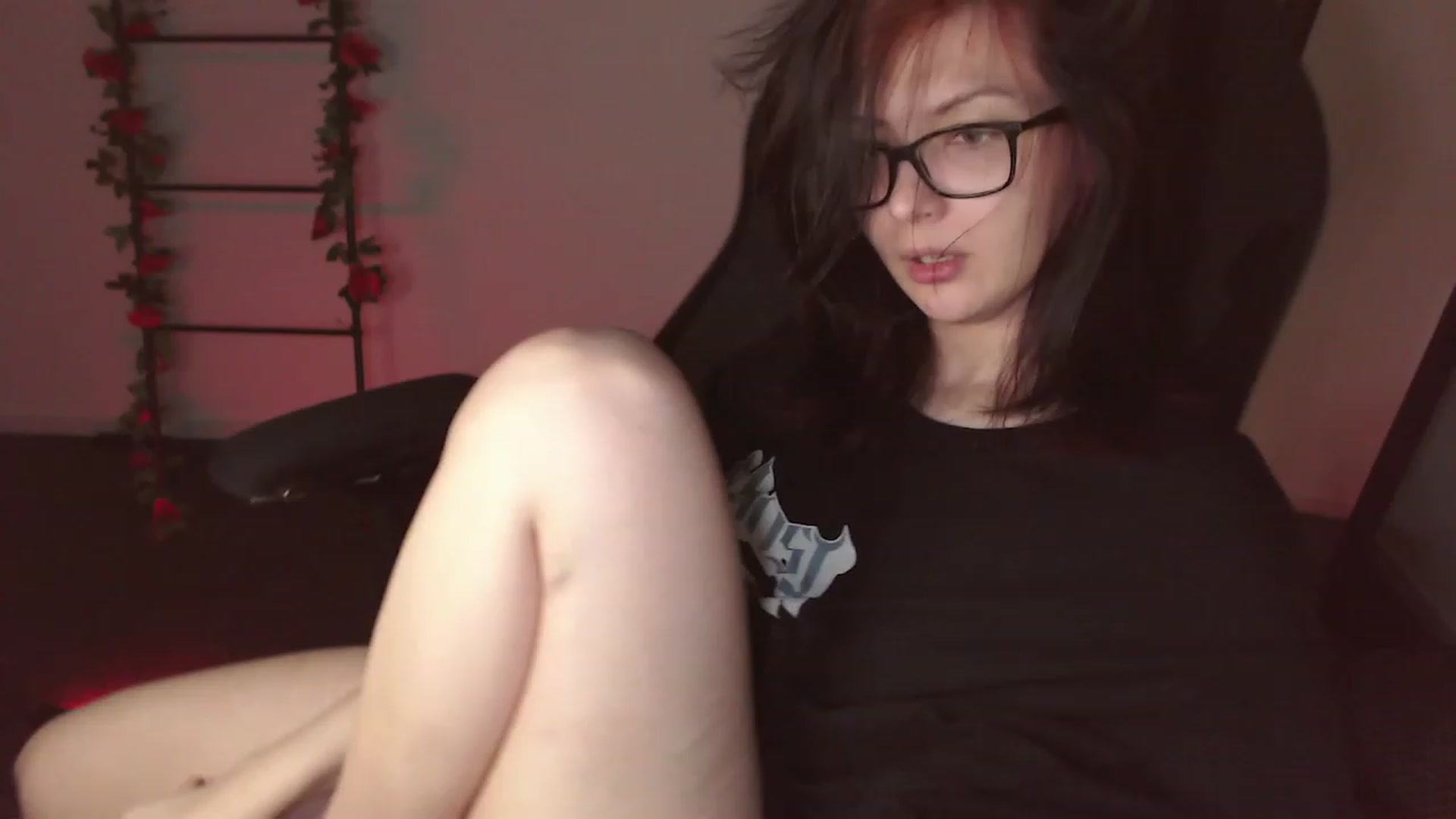 Gallery image thumbnail from RoomToAvoid's myfreecams stream on, 01/01/2023, 04:04 image 14 of 20