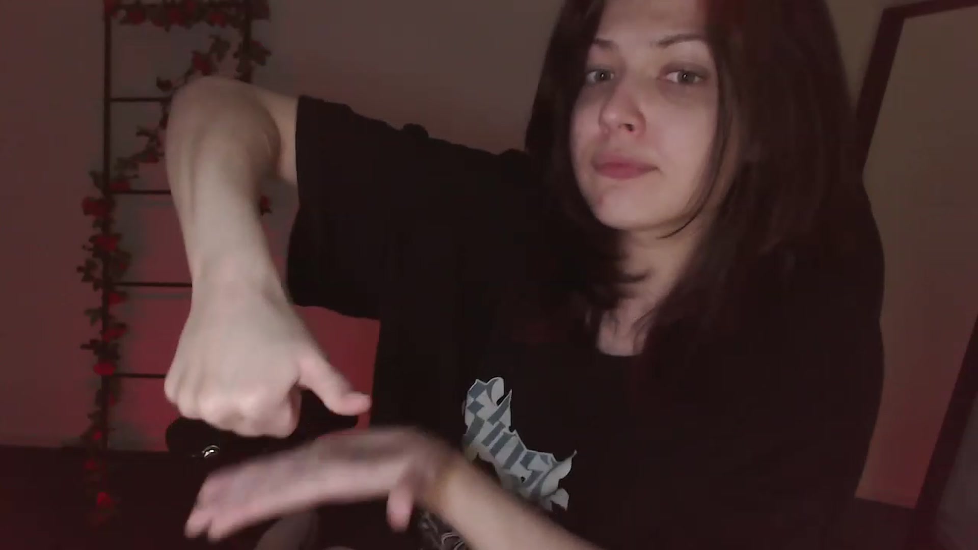Gallery image thumbnail from RoomToAvoid's myfreecams stream on, 01/01/2023, 04:04 image 16 of 20