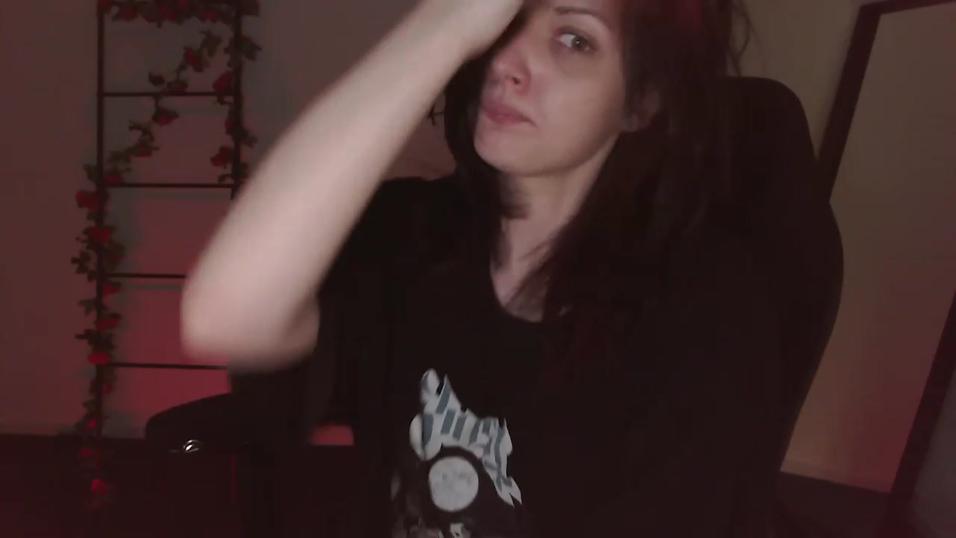 Gallery image thumbnail from RoomToAvoid's myfreecams stream on, 01/01/2023, 04:04 image 17 of 20
