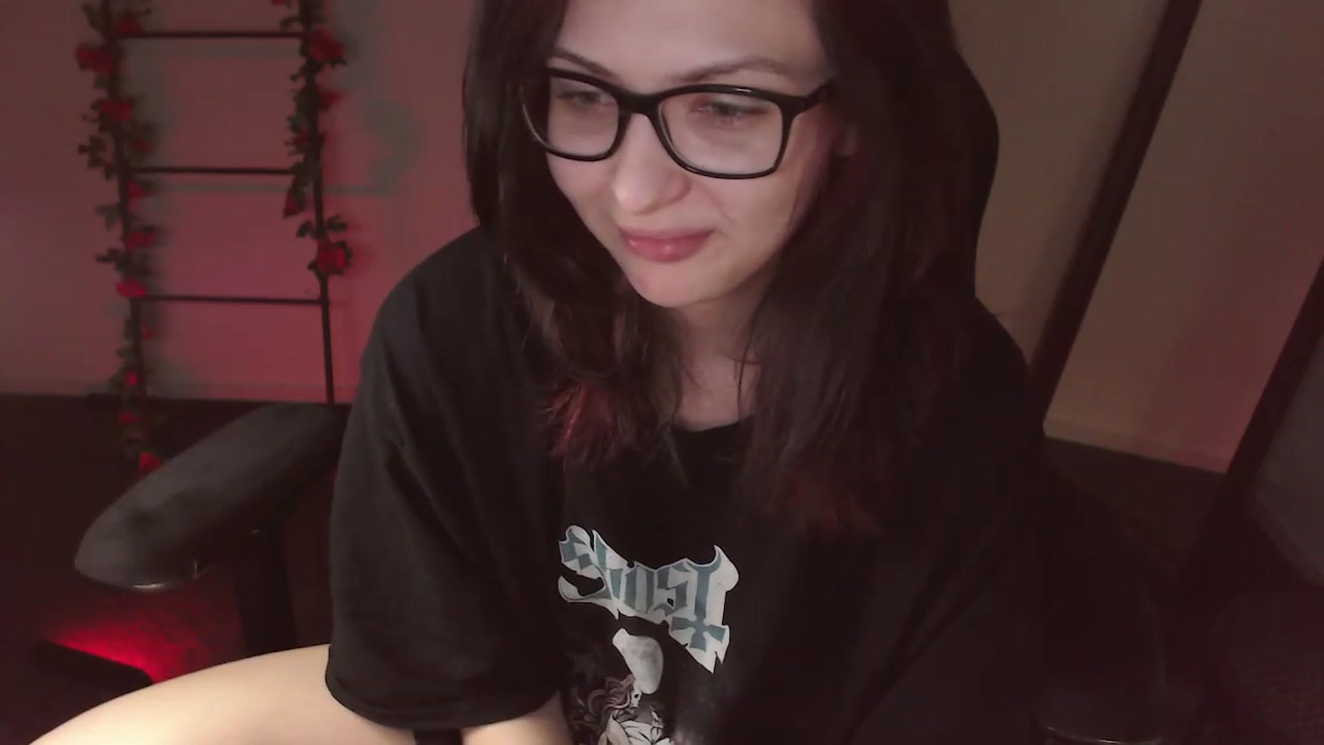 Gallery image thumbnail from RoomToAvoid's myfreecams stream on, 01/01/2023, 04:04 image 15 of 20