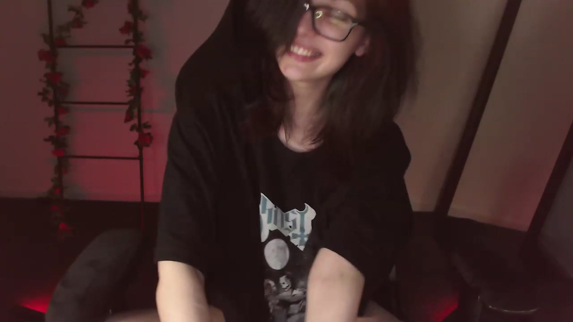 Gallery image thumbnail from RoomToAvoid's myfreecams stream on, 01/01/2023, 04:04 image 13 of 20