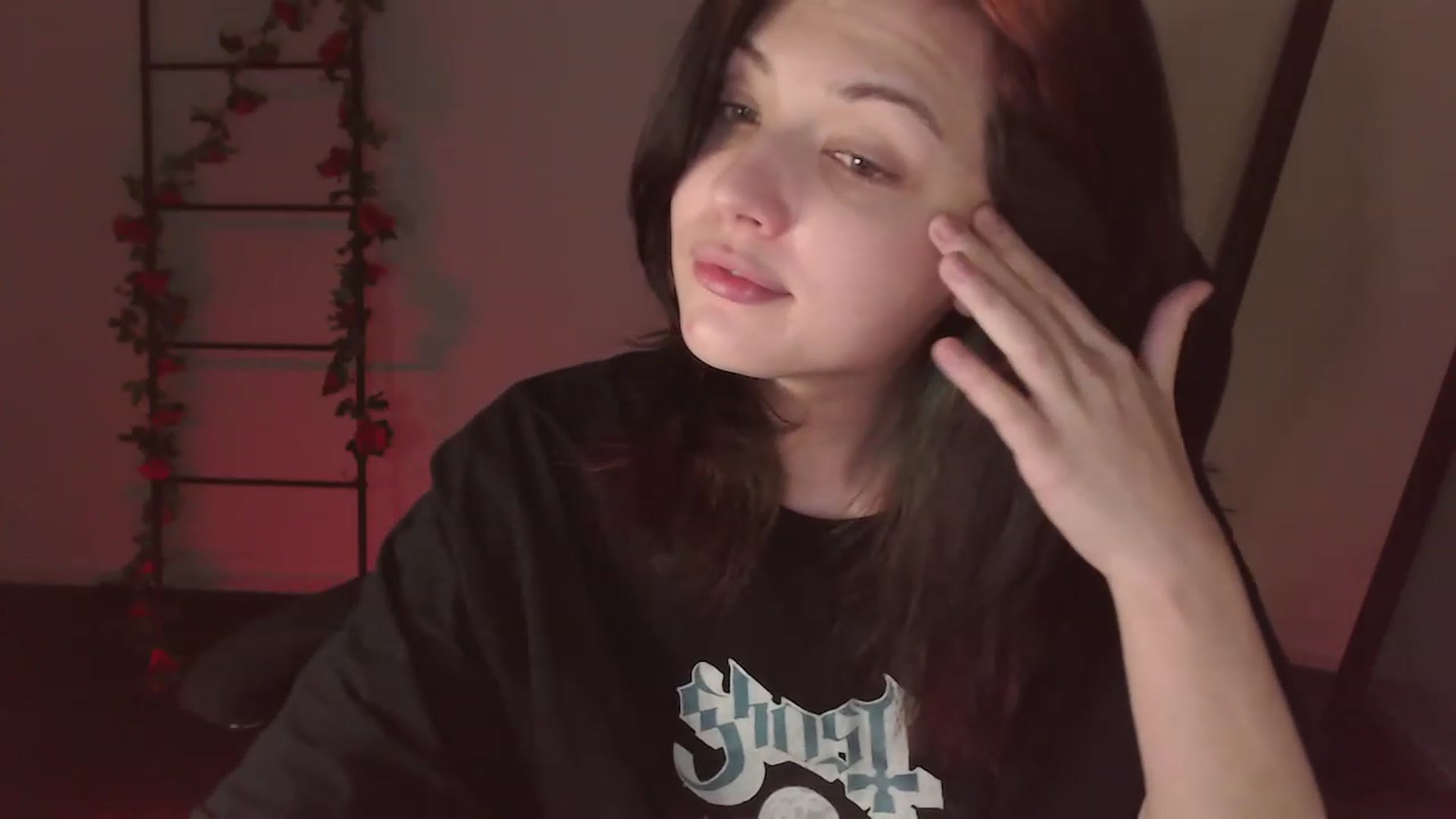 Gallery image thumbnail from RoomToAvoid's myfreecams stream on, 01/01/2023, 04:04 image 12 of 20